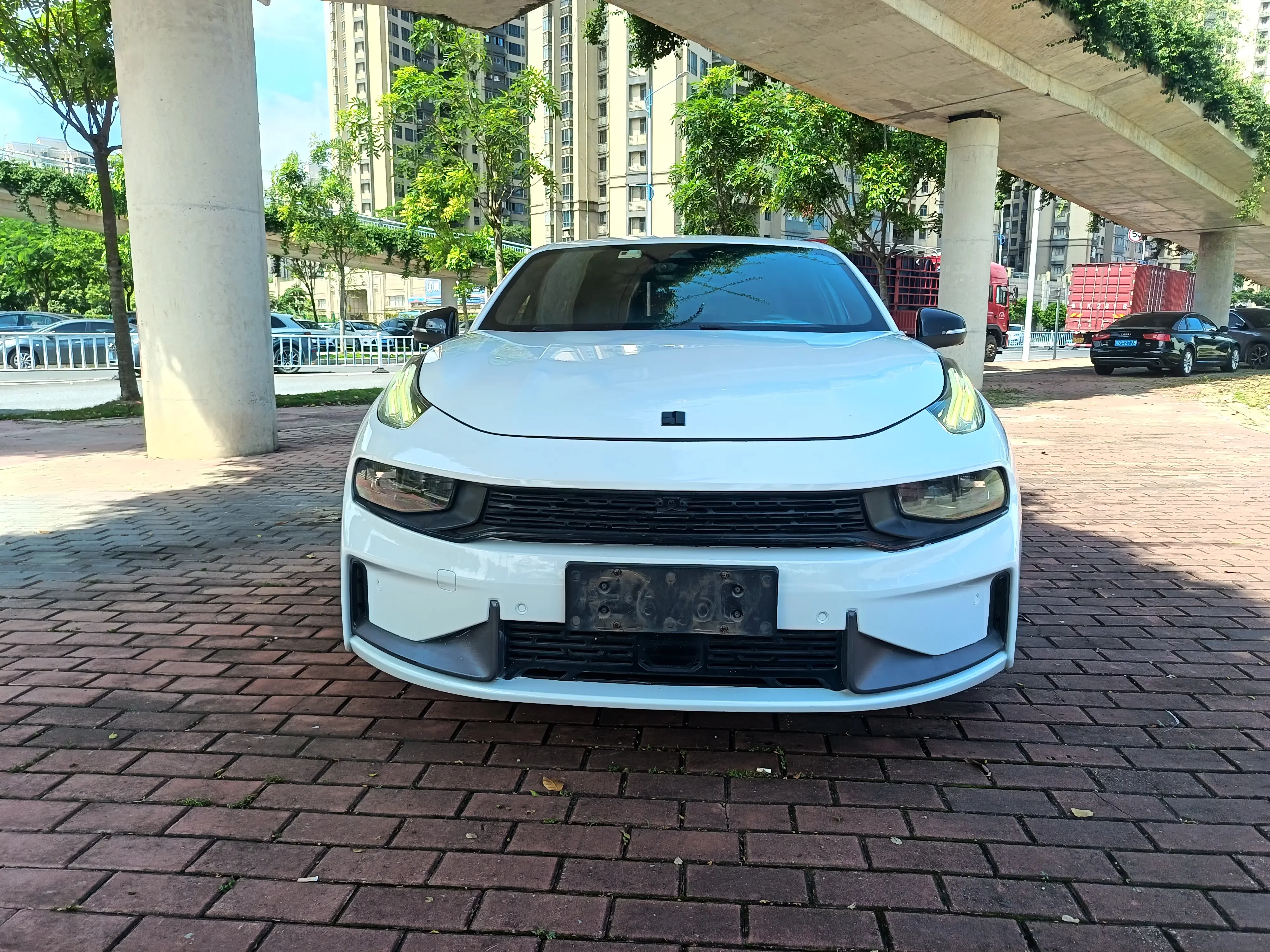 Lynk & Co 03