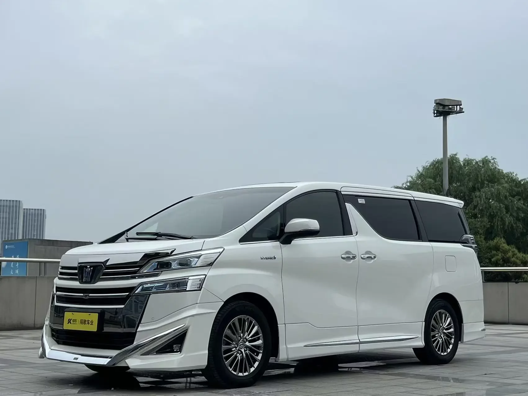 Toyota Crown Wellfire