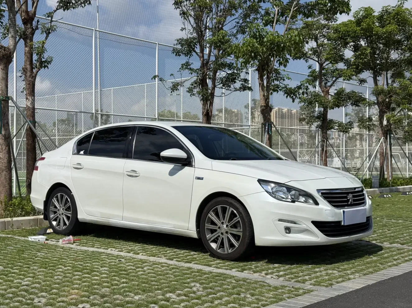 Peugeot 408