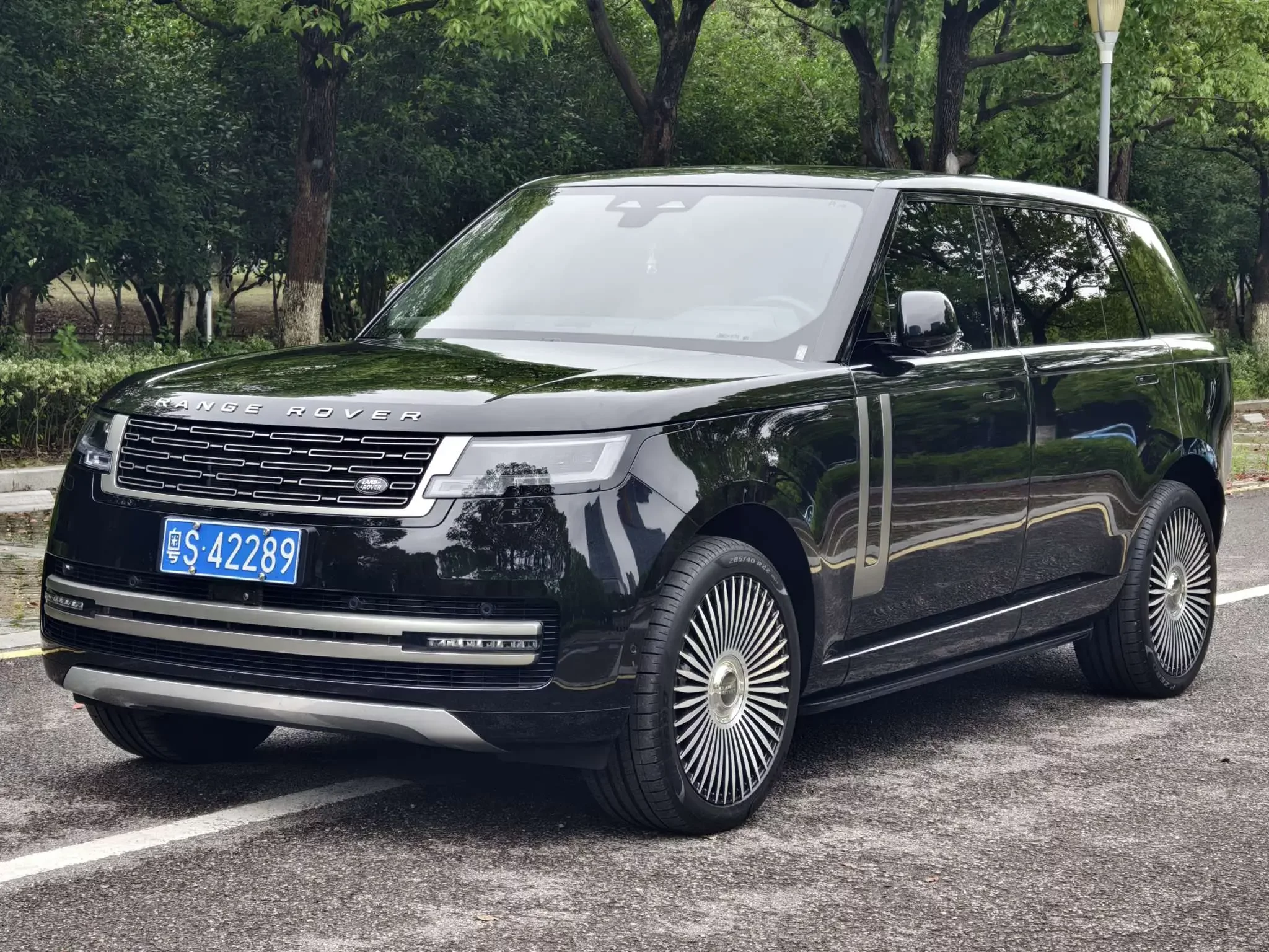 Land Rover range rover