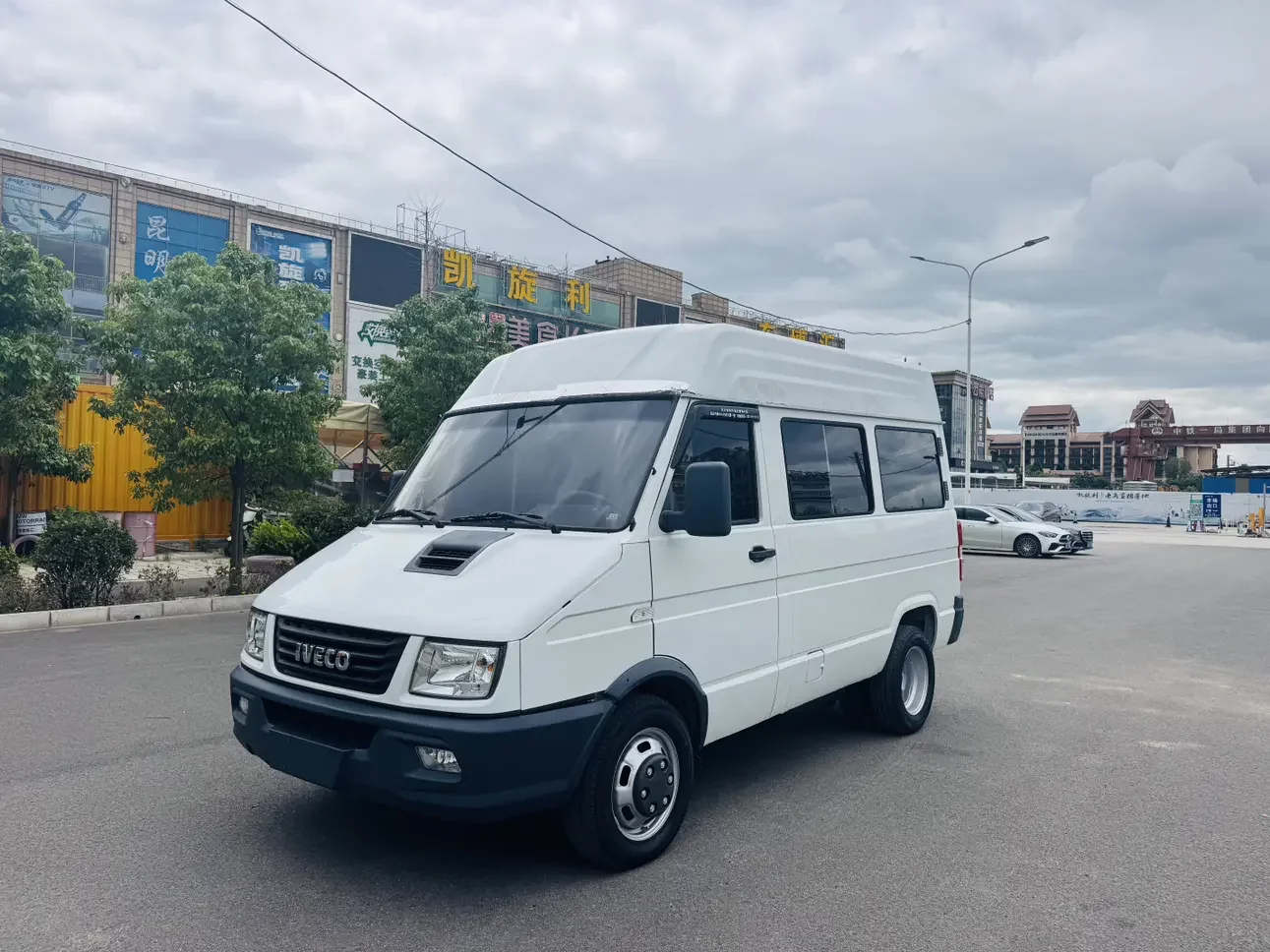 Iveco proud