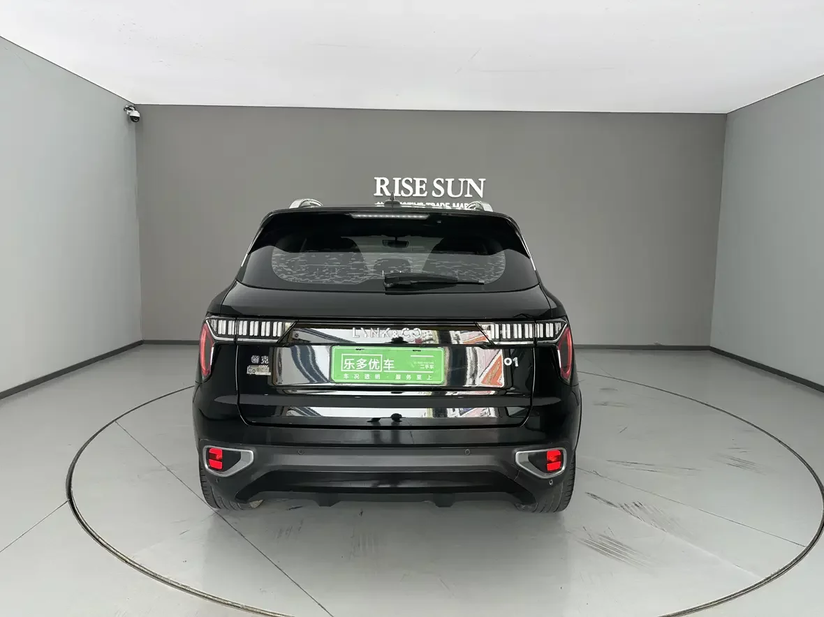 Lynk & Co 01