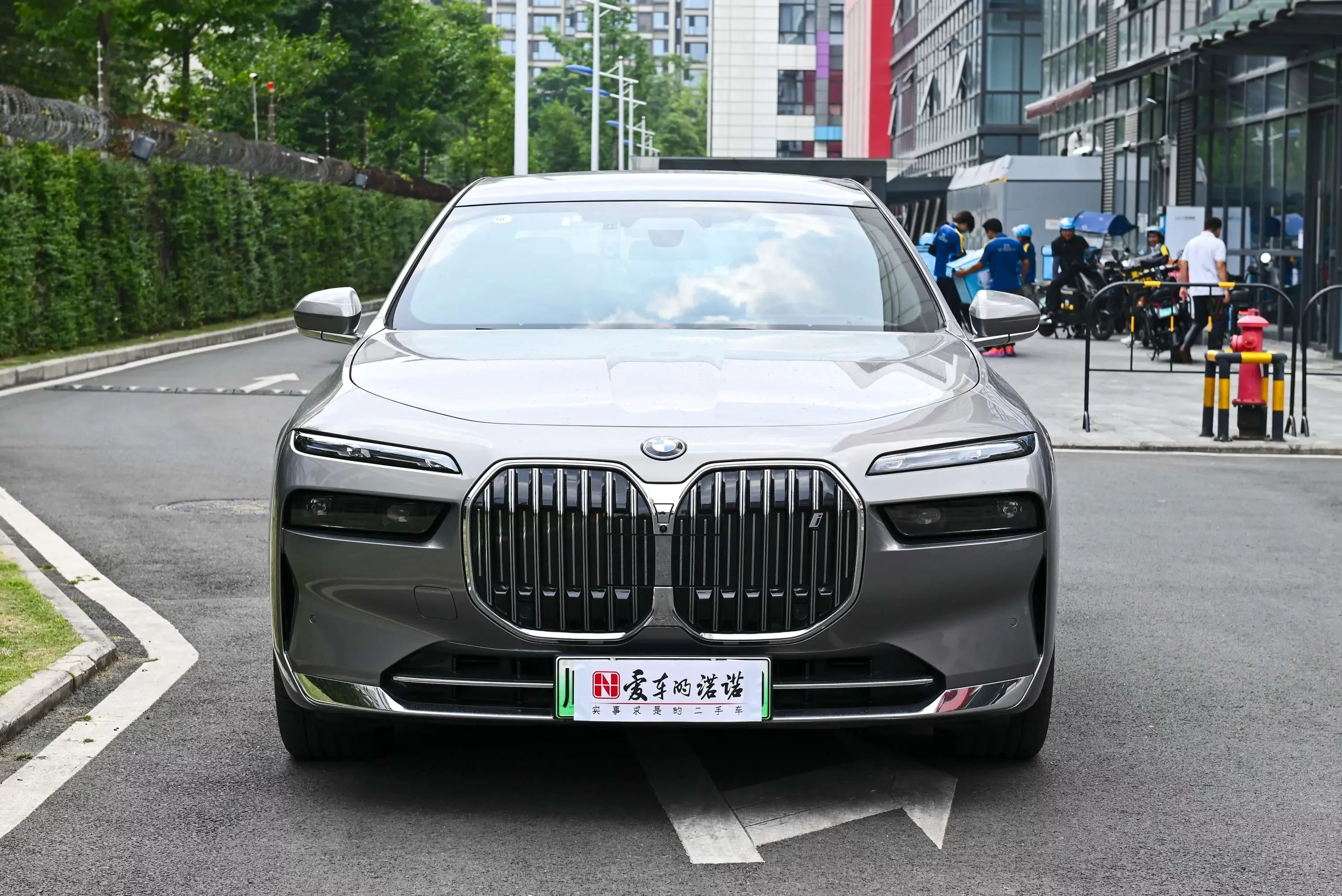 BMW i7