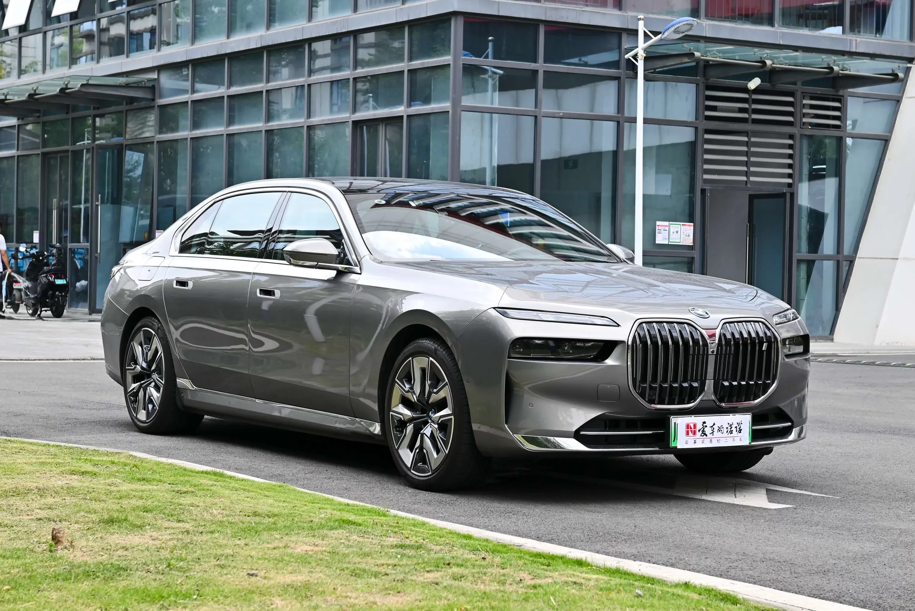 BMW i7
