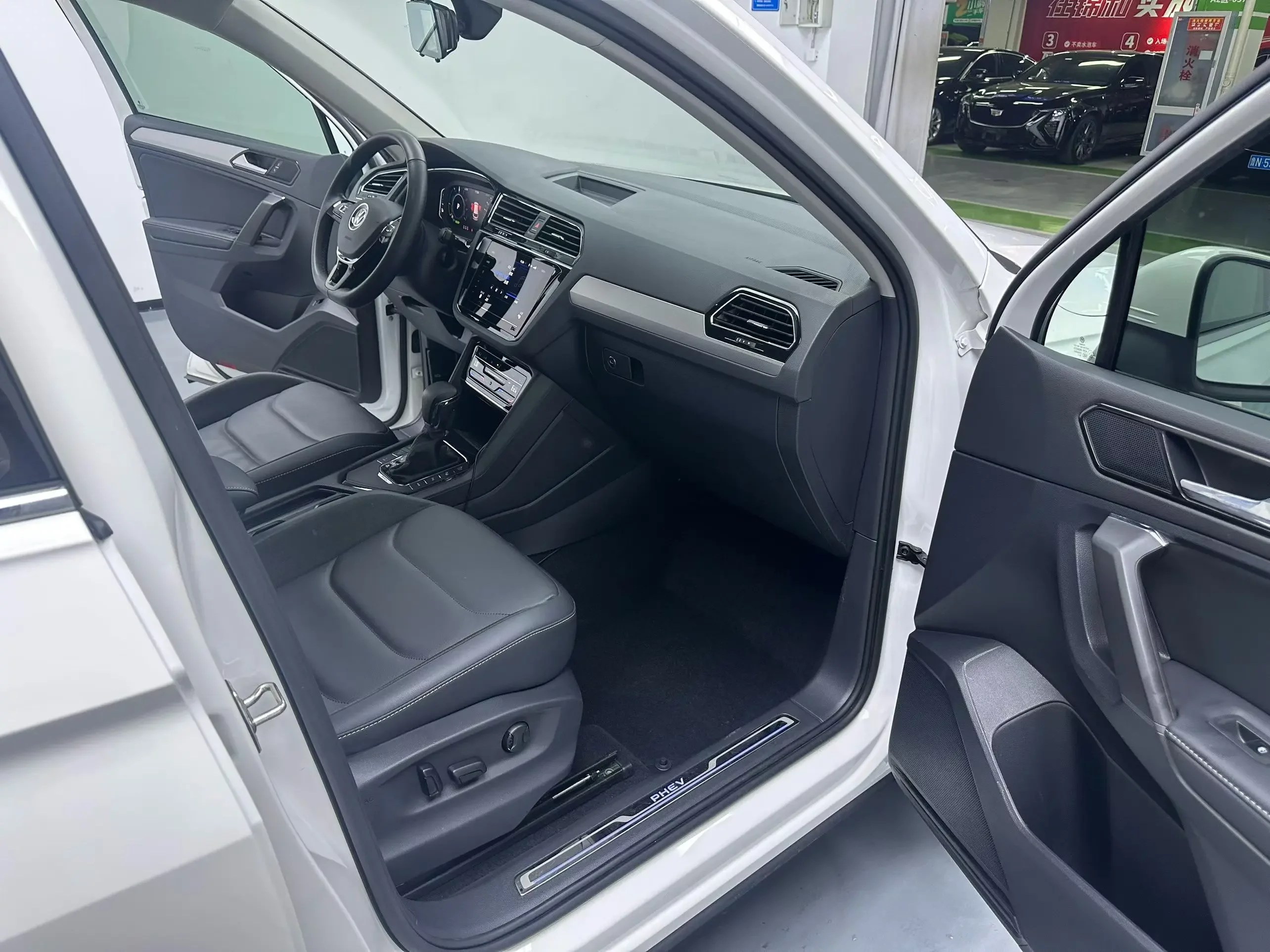 Volkswagen Tiguan L PHEV