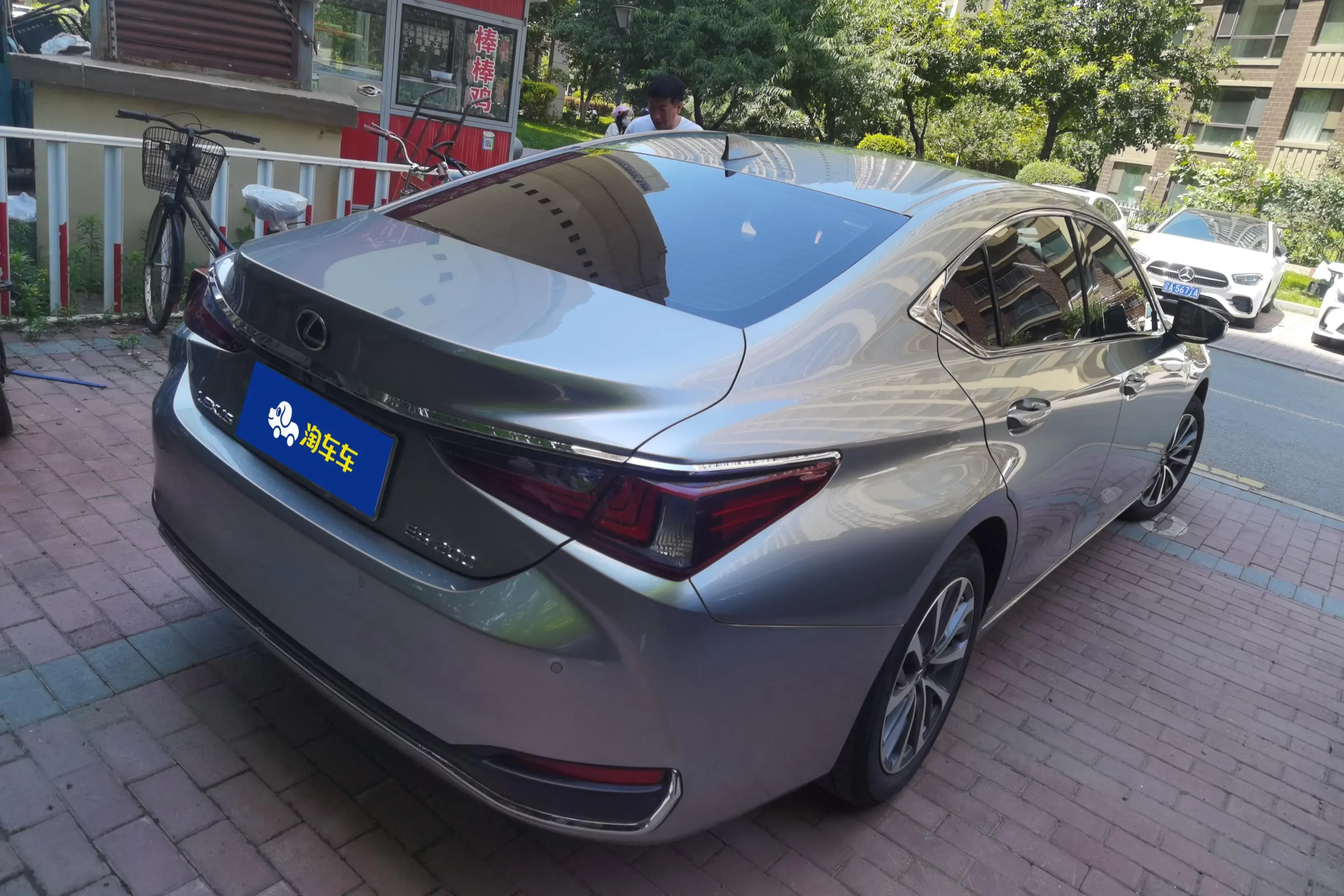 Lexus ES