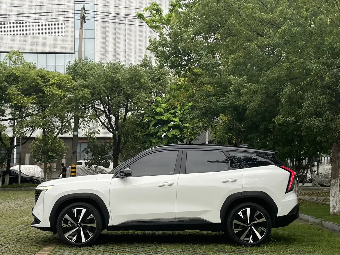 Geely Atlas L