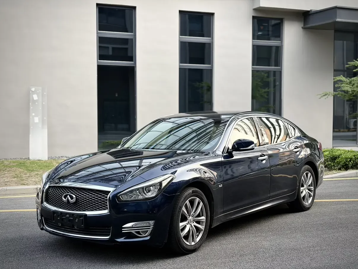 Infiniti Q70