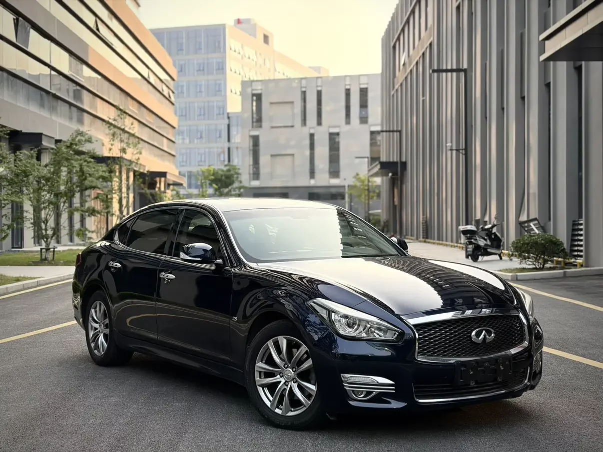 Infiniti Q70