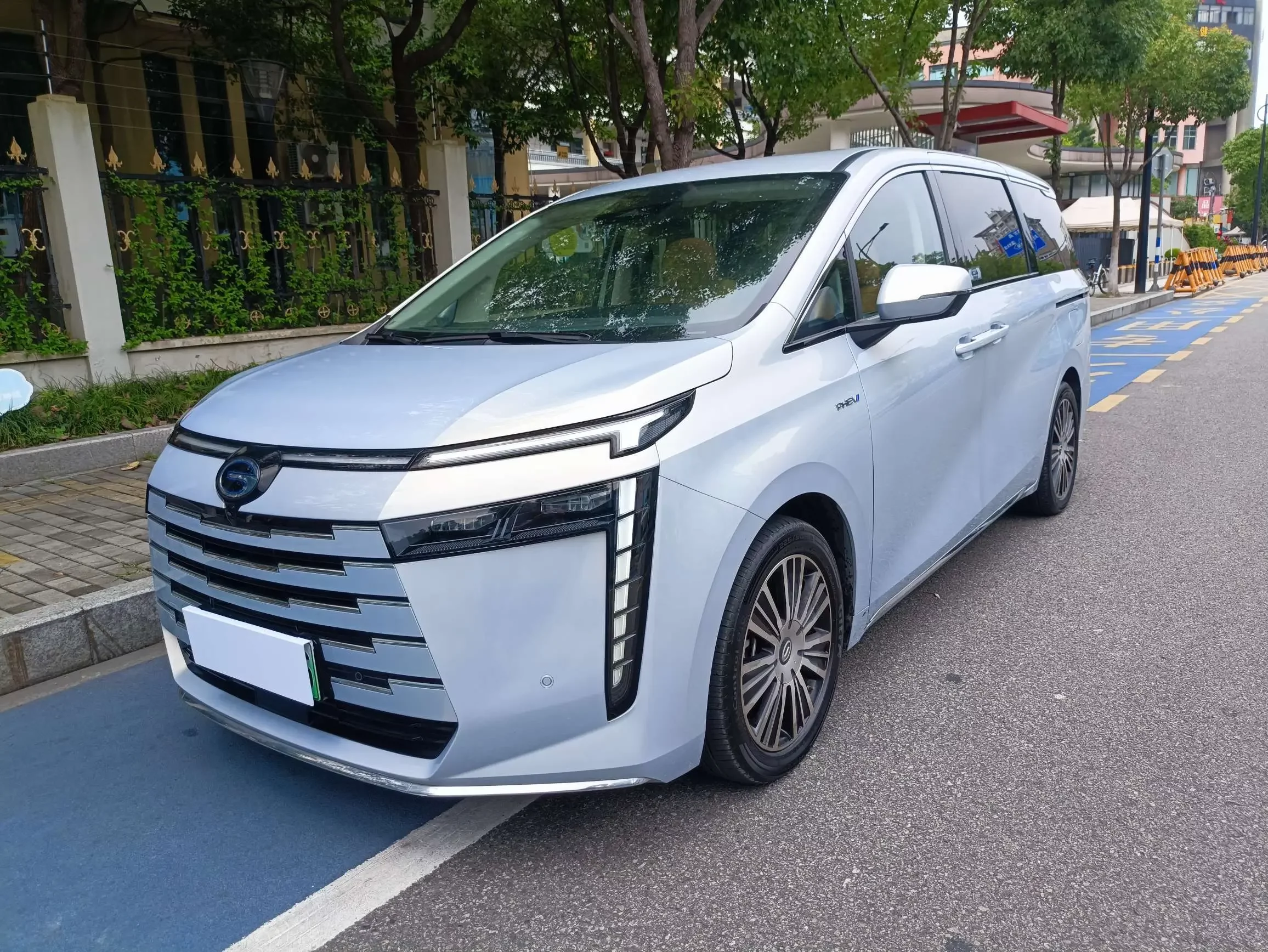 GAC Trumpchi E8 PHEV