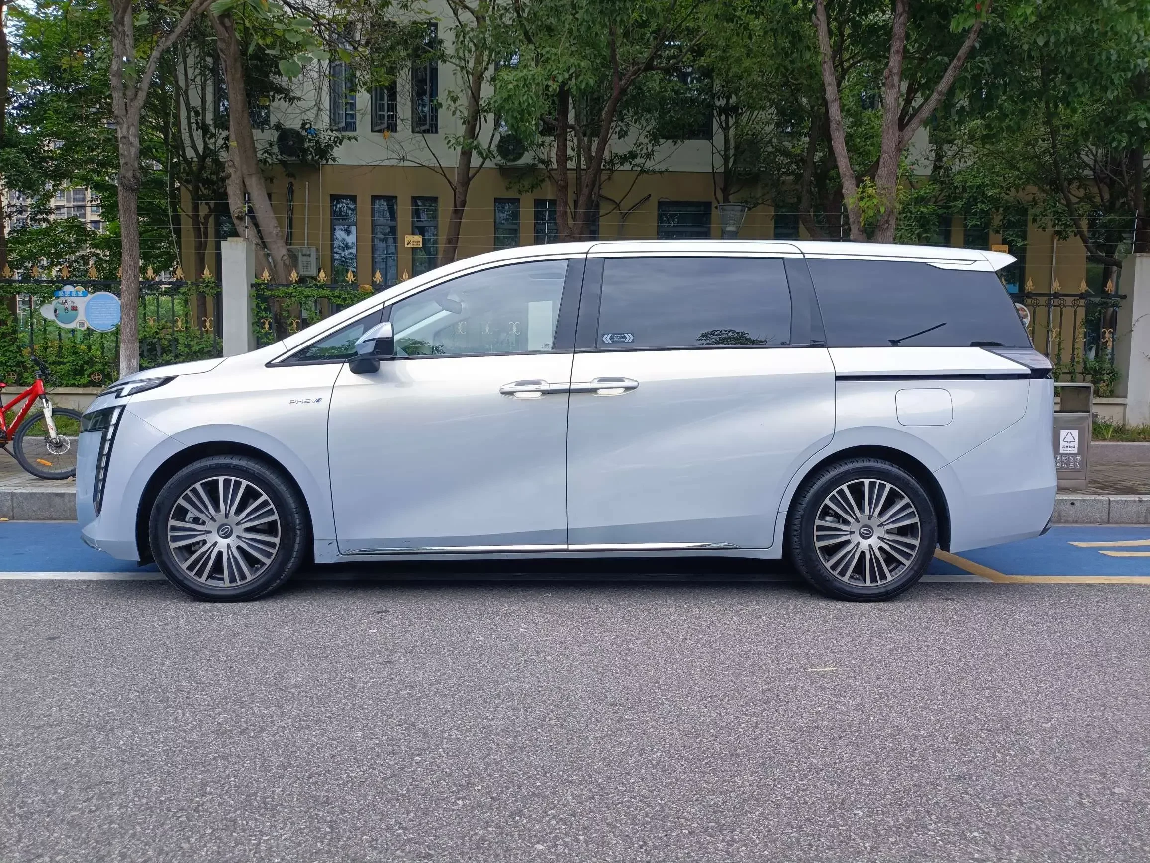 GAC Trumpchi E8 PHEV