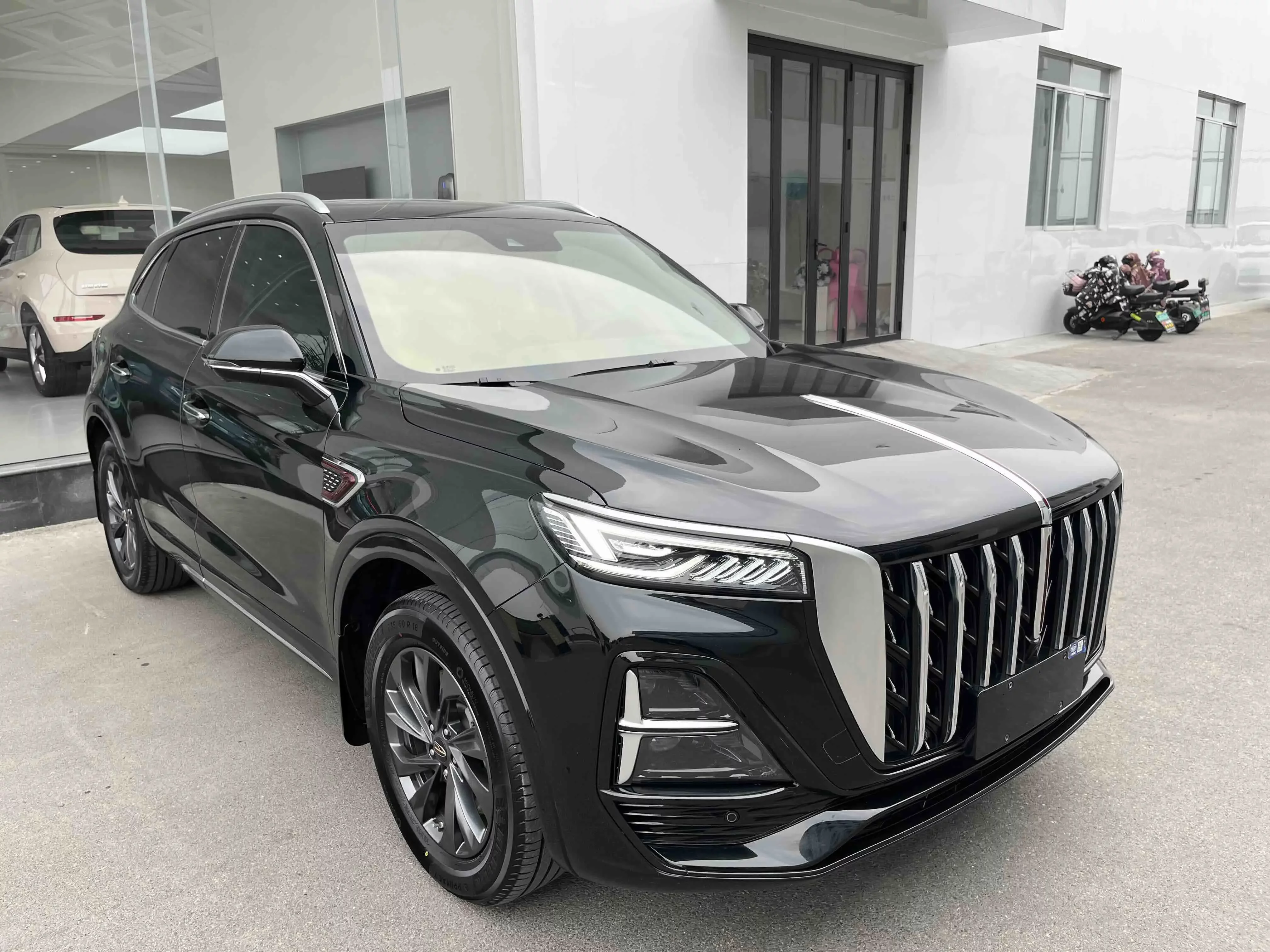 Hongqi HS5