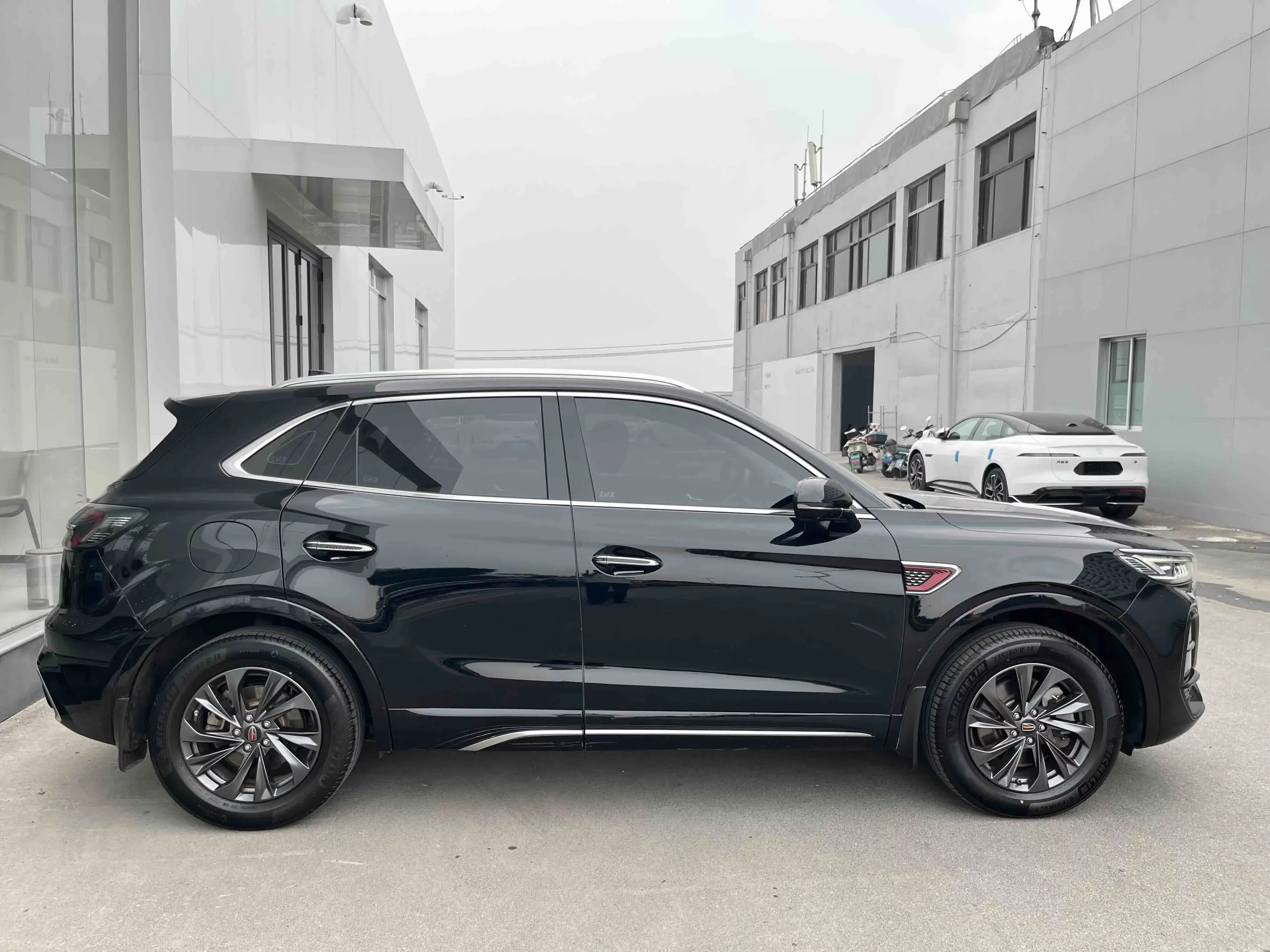 Hongqi HS5