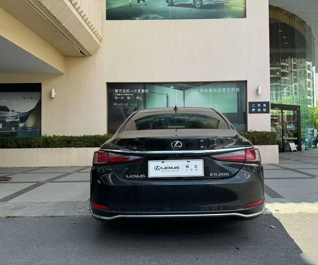 Lexus ES