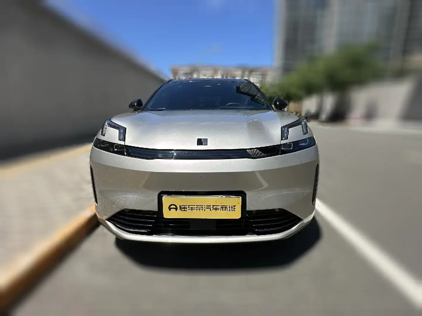 Lynk & Co 08 EM-P