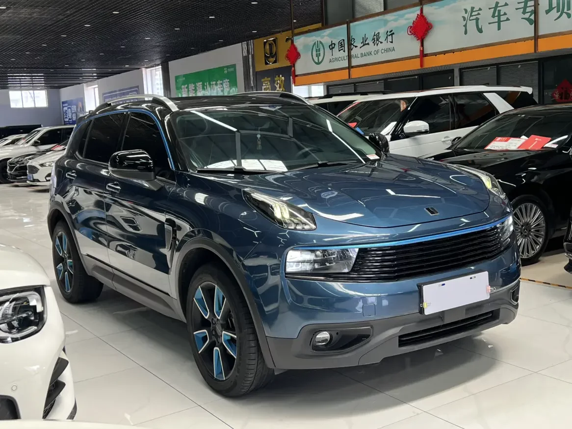 Lynk & Co 01