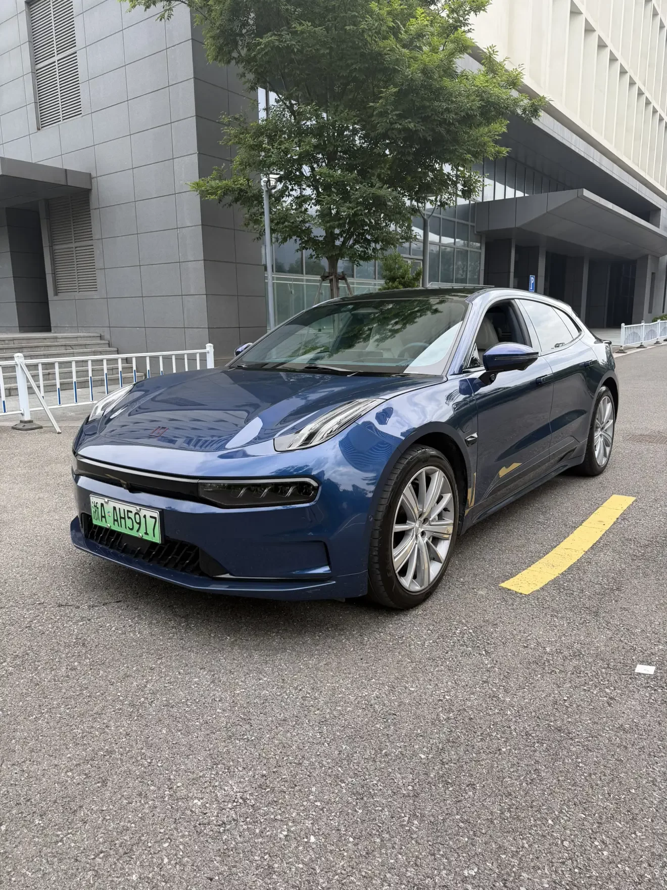 ZEEKR 001