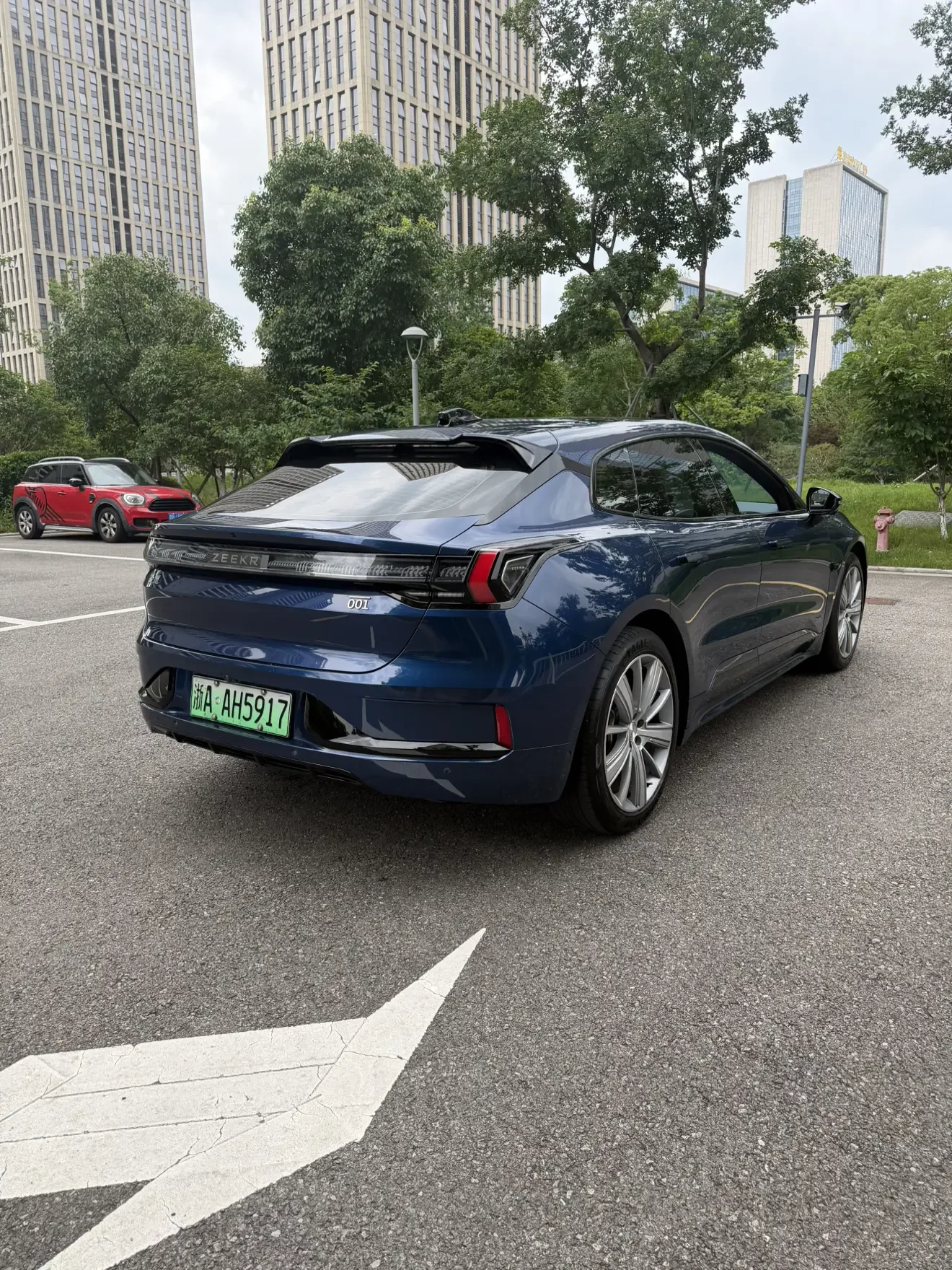 ZEEKR 001