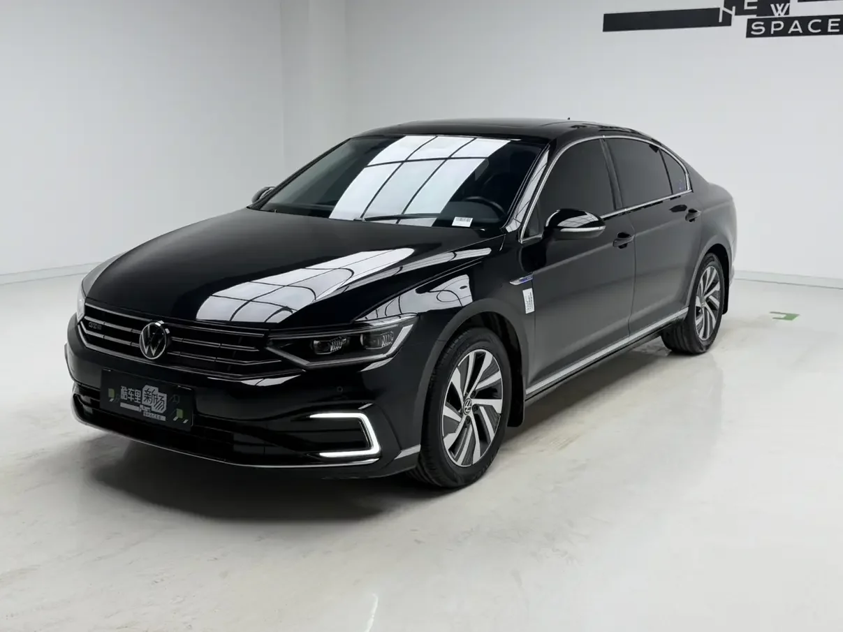 VOLKSWAGEN MAGOTAN PHEV