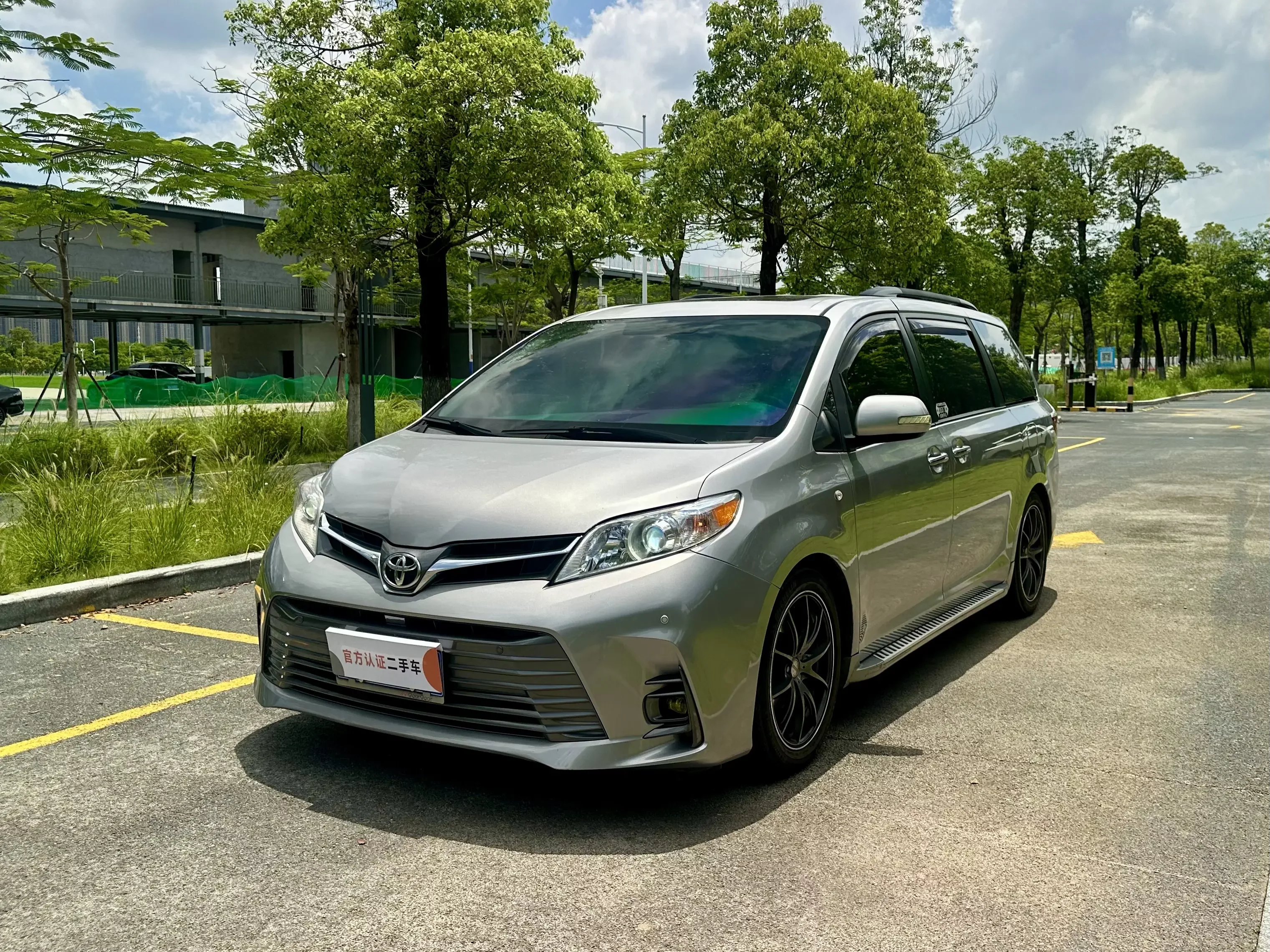 Toyota Sienna  из Китая