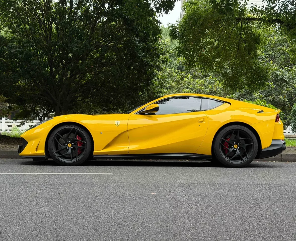 Ferrari 812