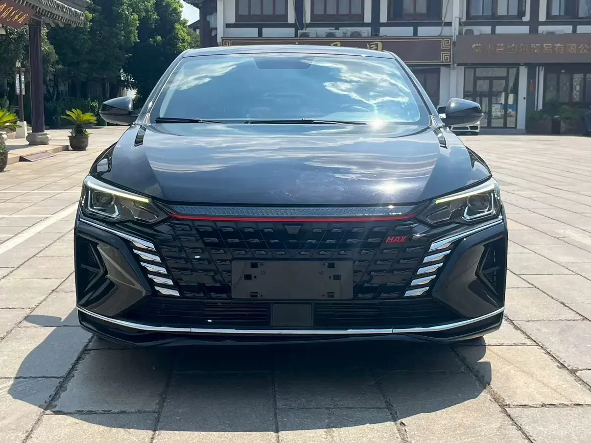Dongfeng Yixuan MAX  из Китая