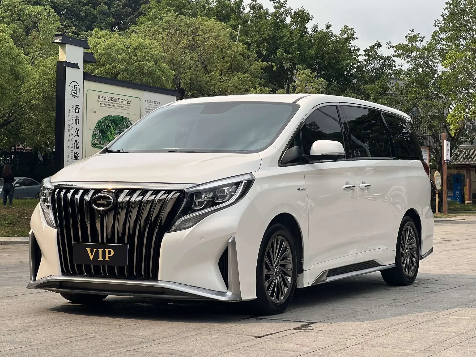 GAC Trumpchi M8  из Китая