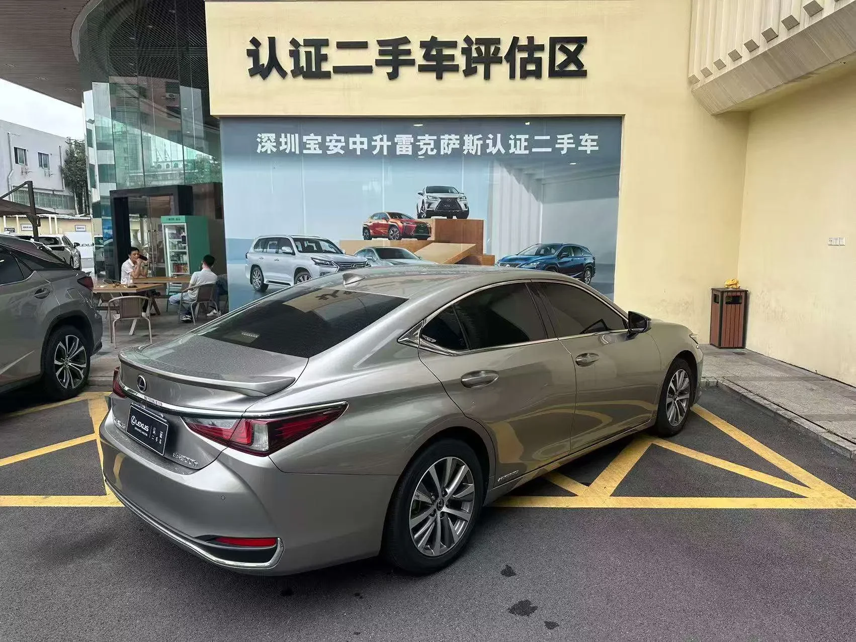 Lexus ES