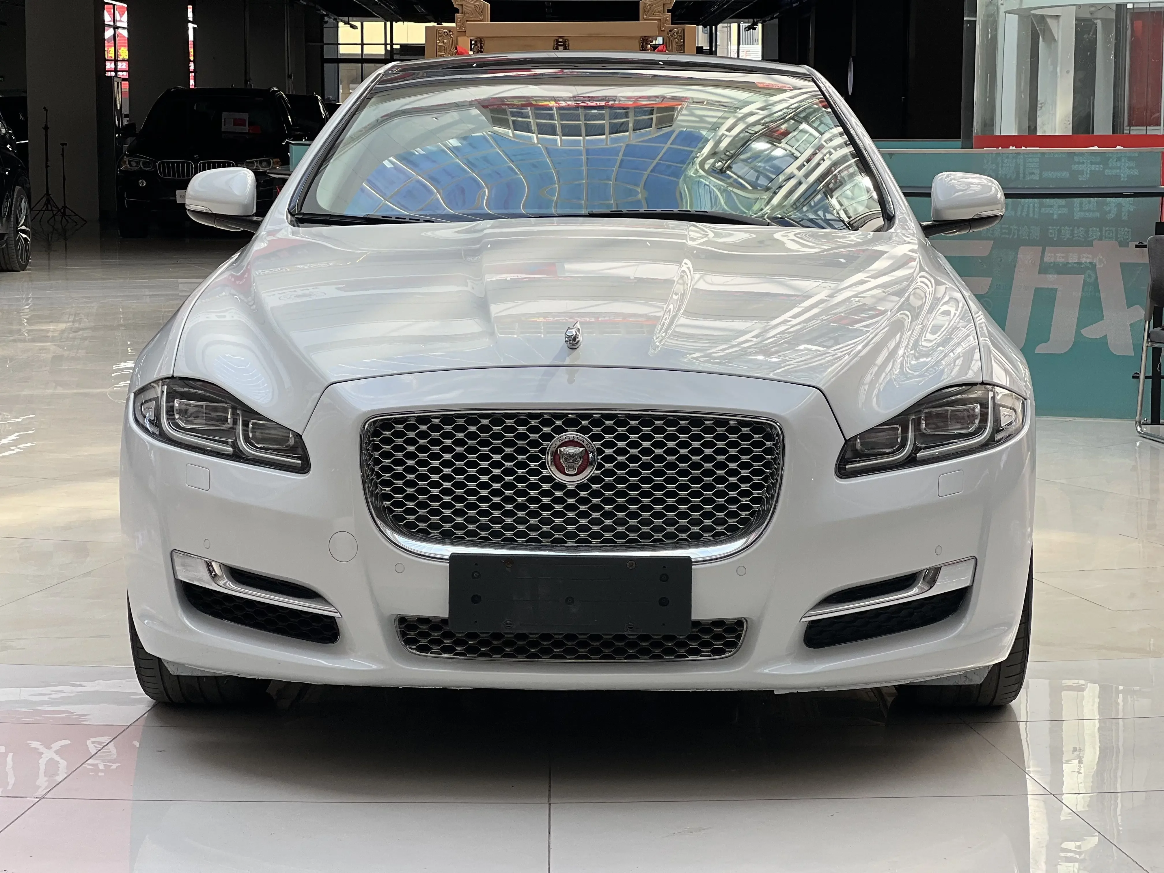 Jaguar XJ