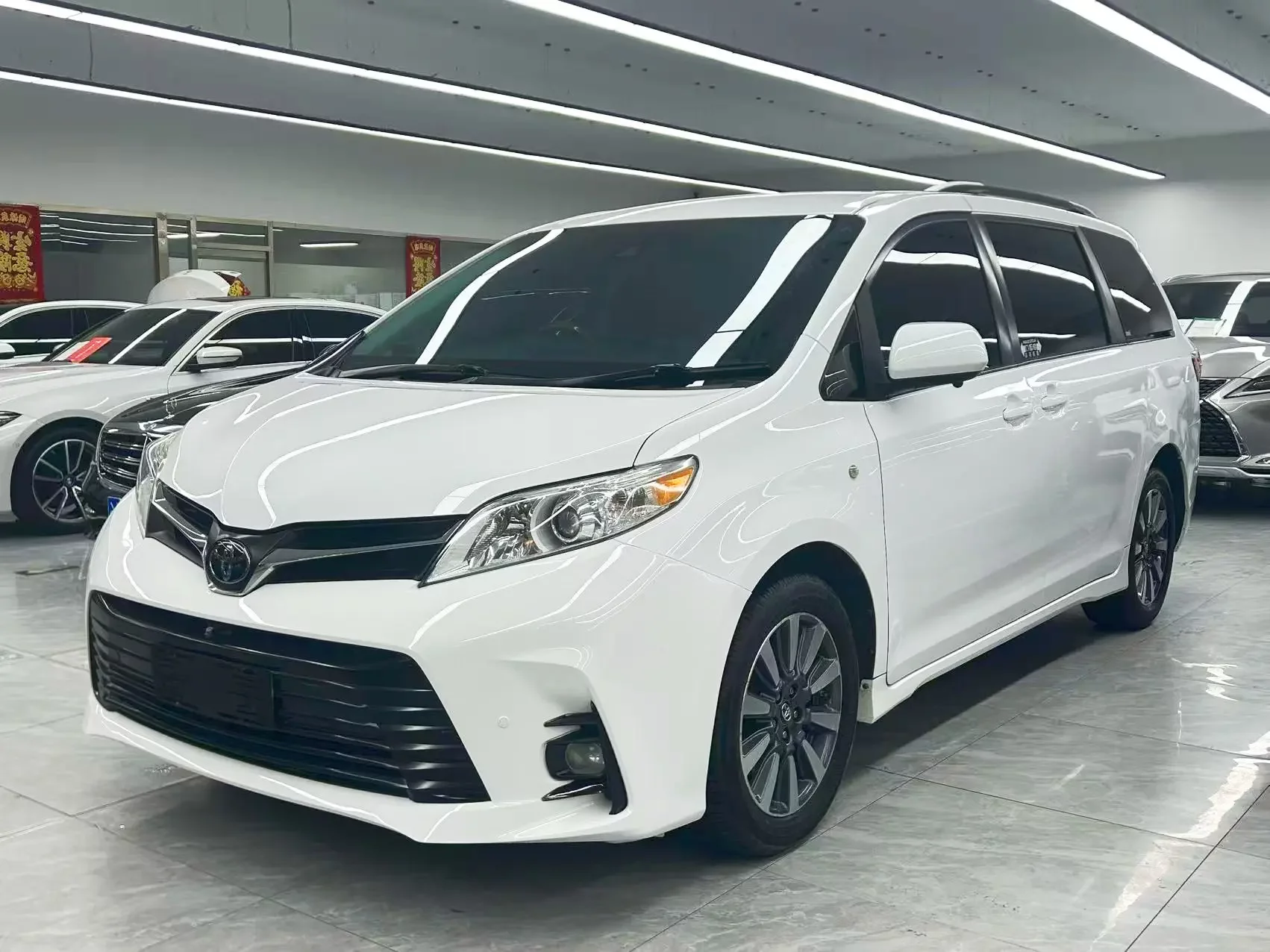 Toyota Sienna  из Китая