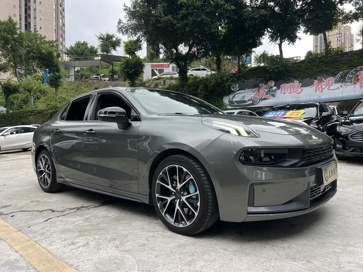 Lynk & Co 03