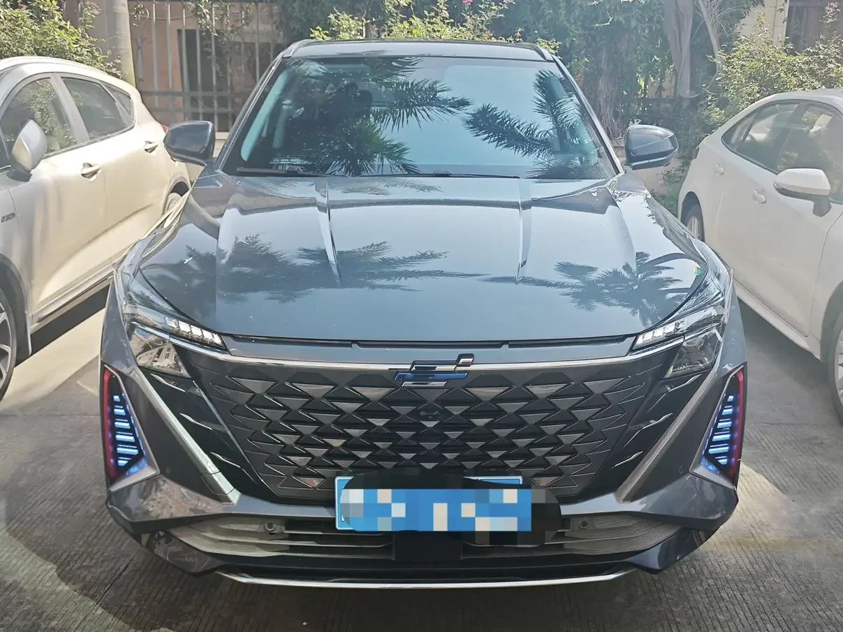 Oshan Changan Auchan Z6
