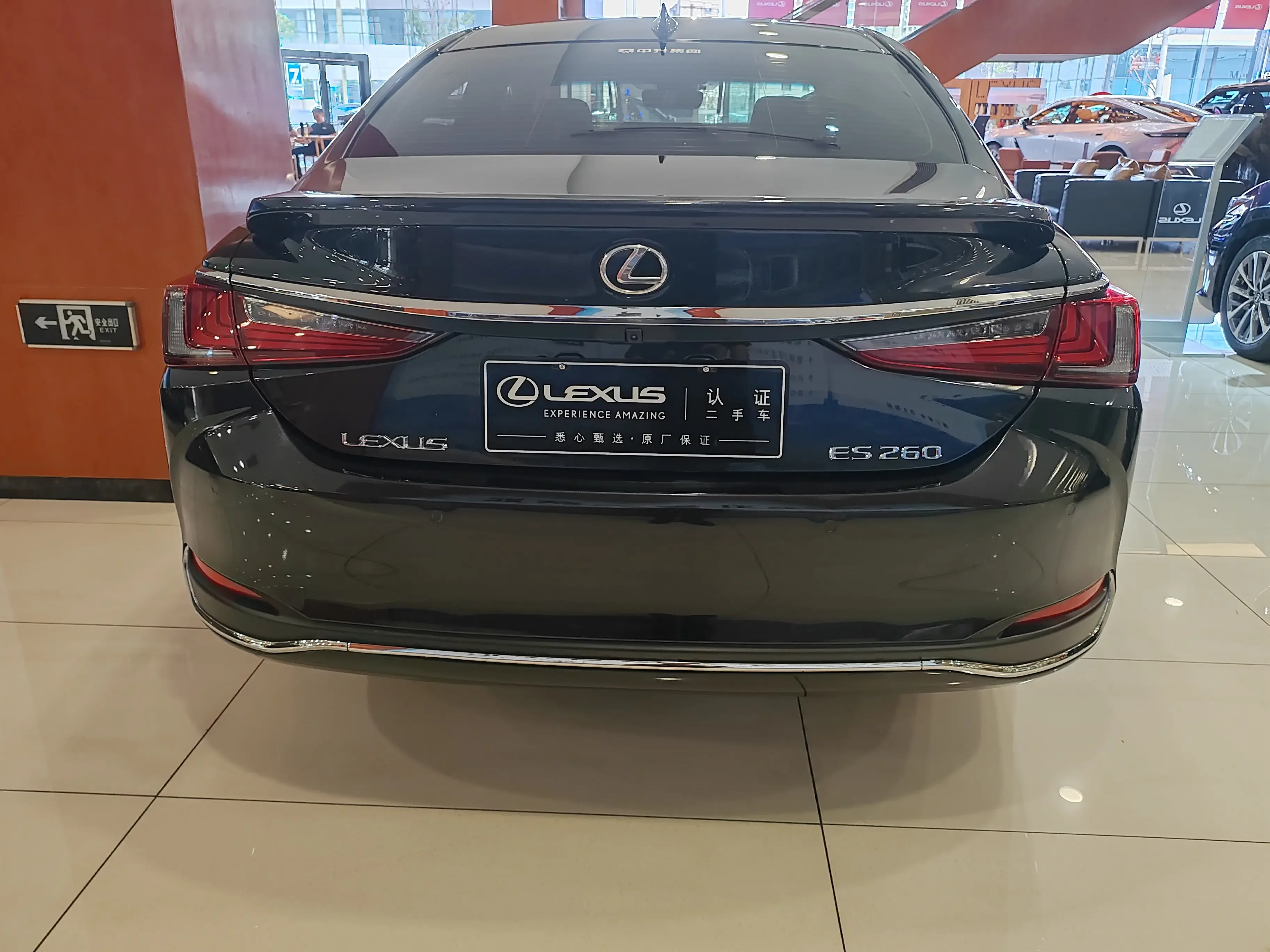 Lexus ES
