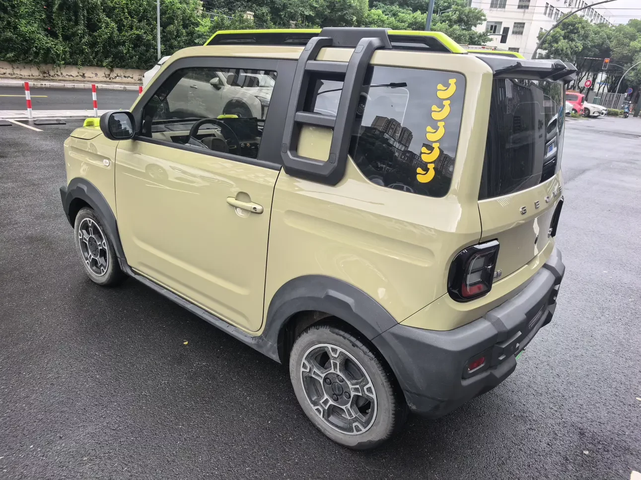 Geely panda