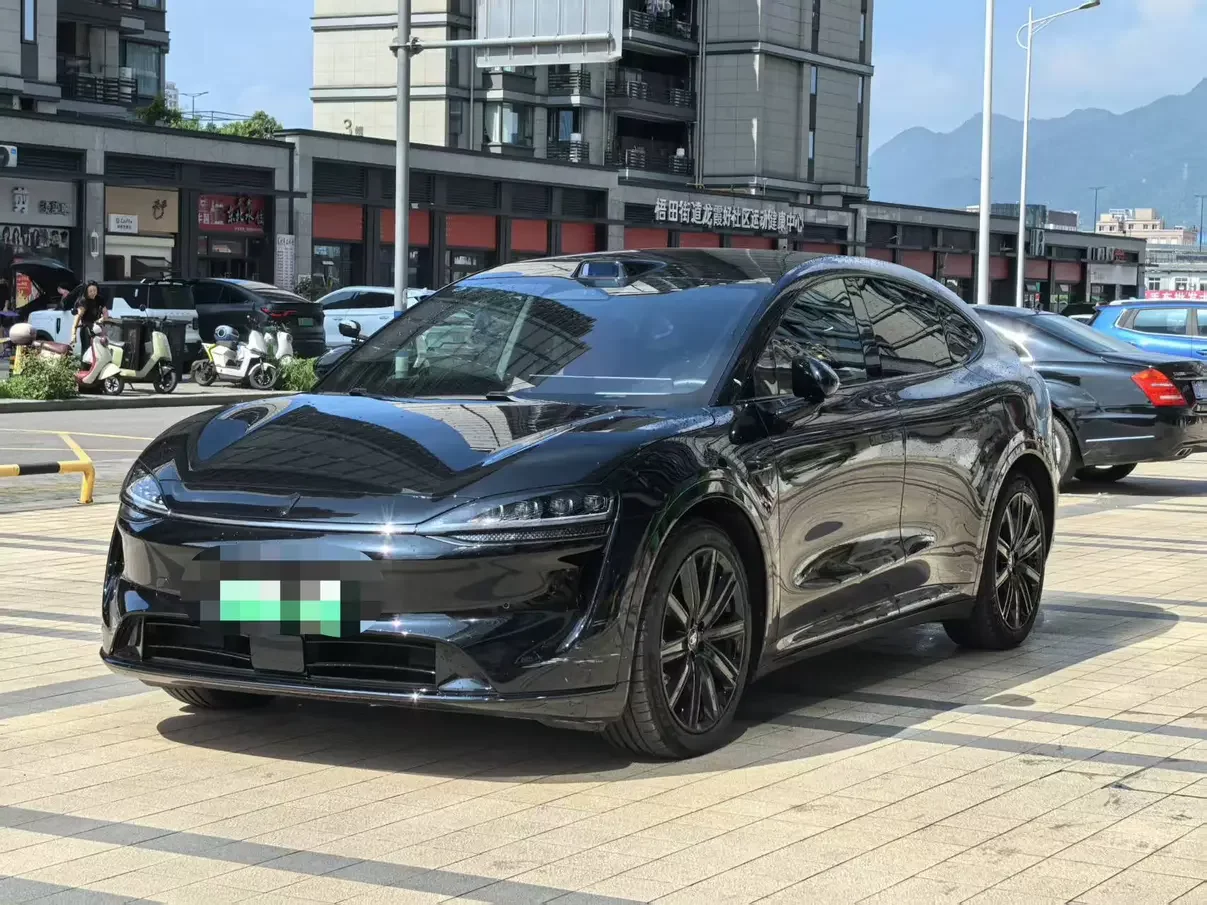 Luxeed Zhijie R7