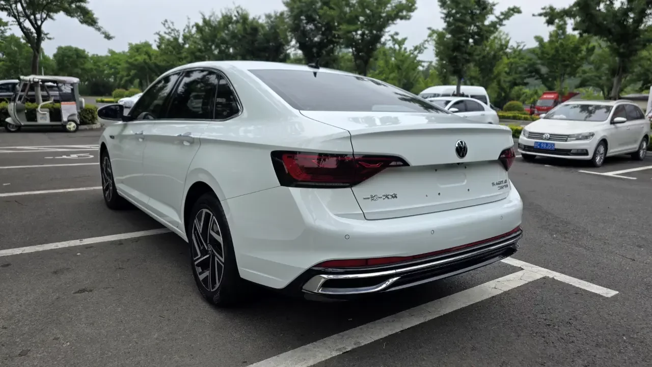 Volkswagen Sagitar