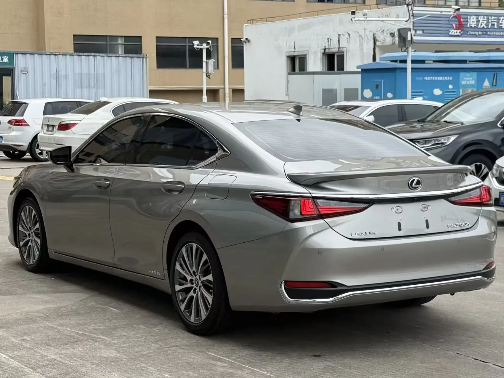 Lexus ES