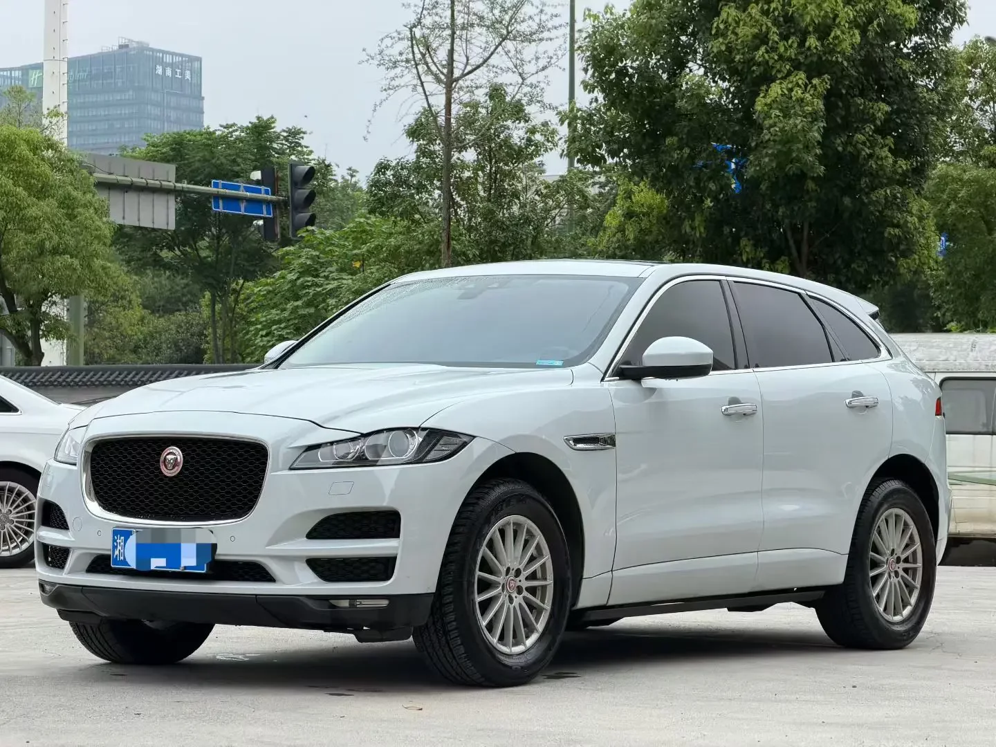 Jaguar F-PACE  из Китая