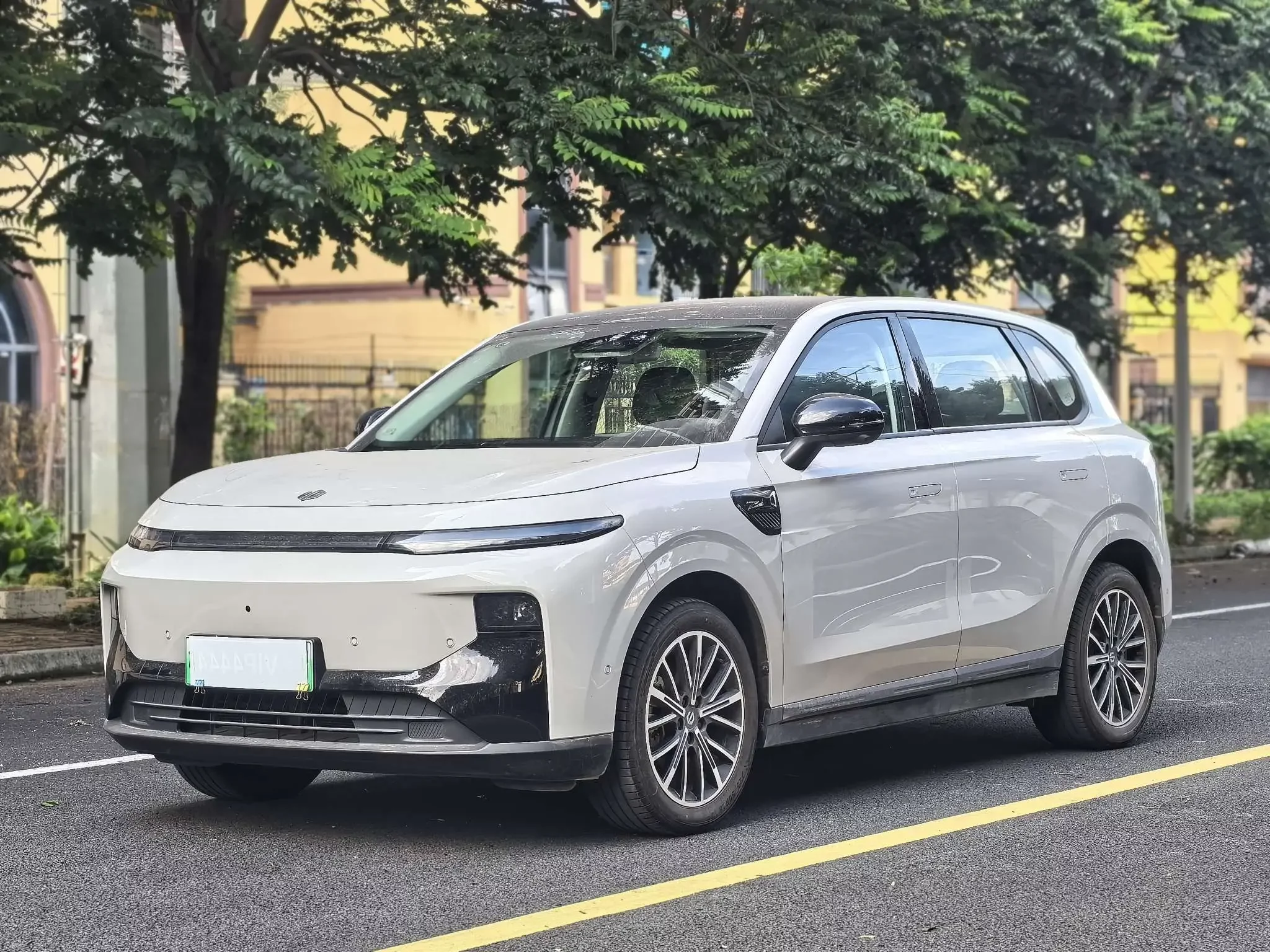 Leapmotor B10