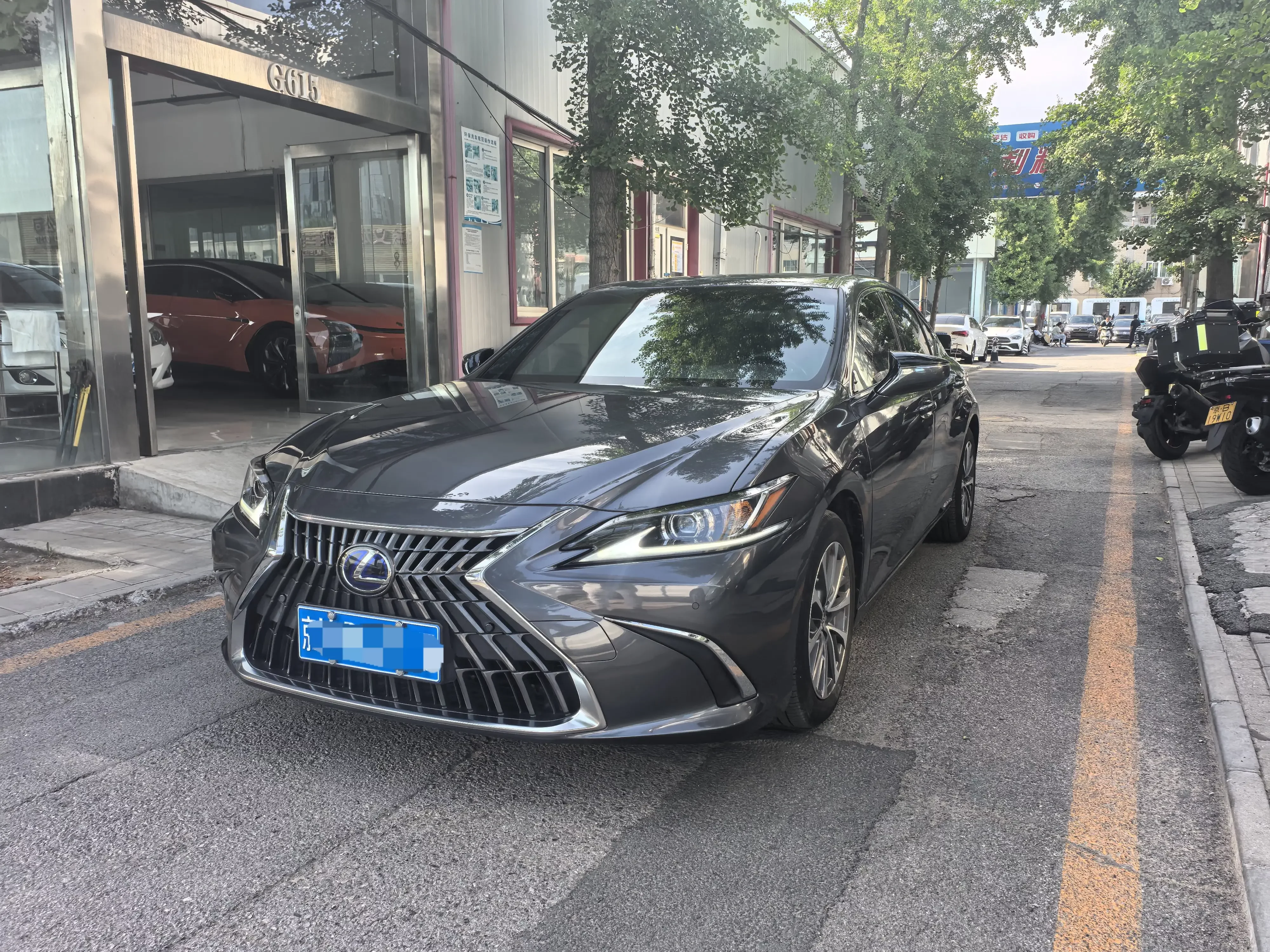 Lexus ES