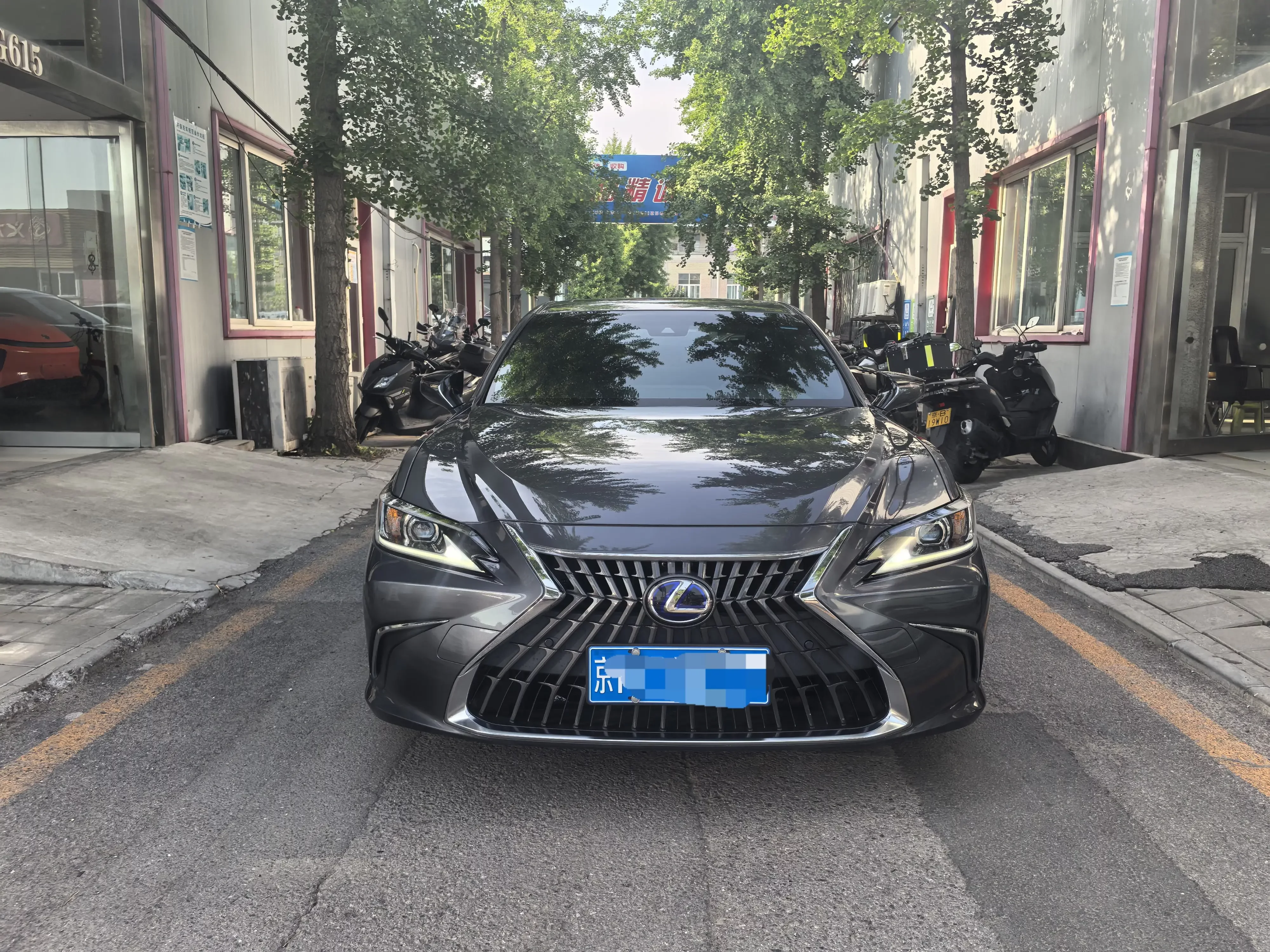 Lexus ES