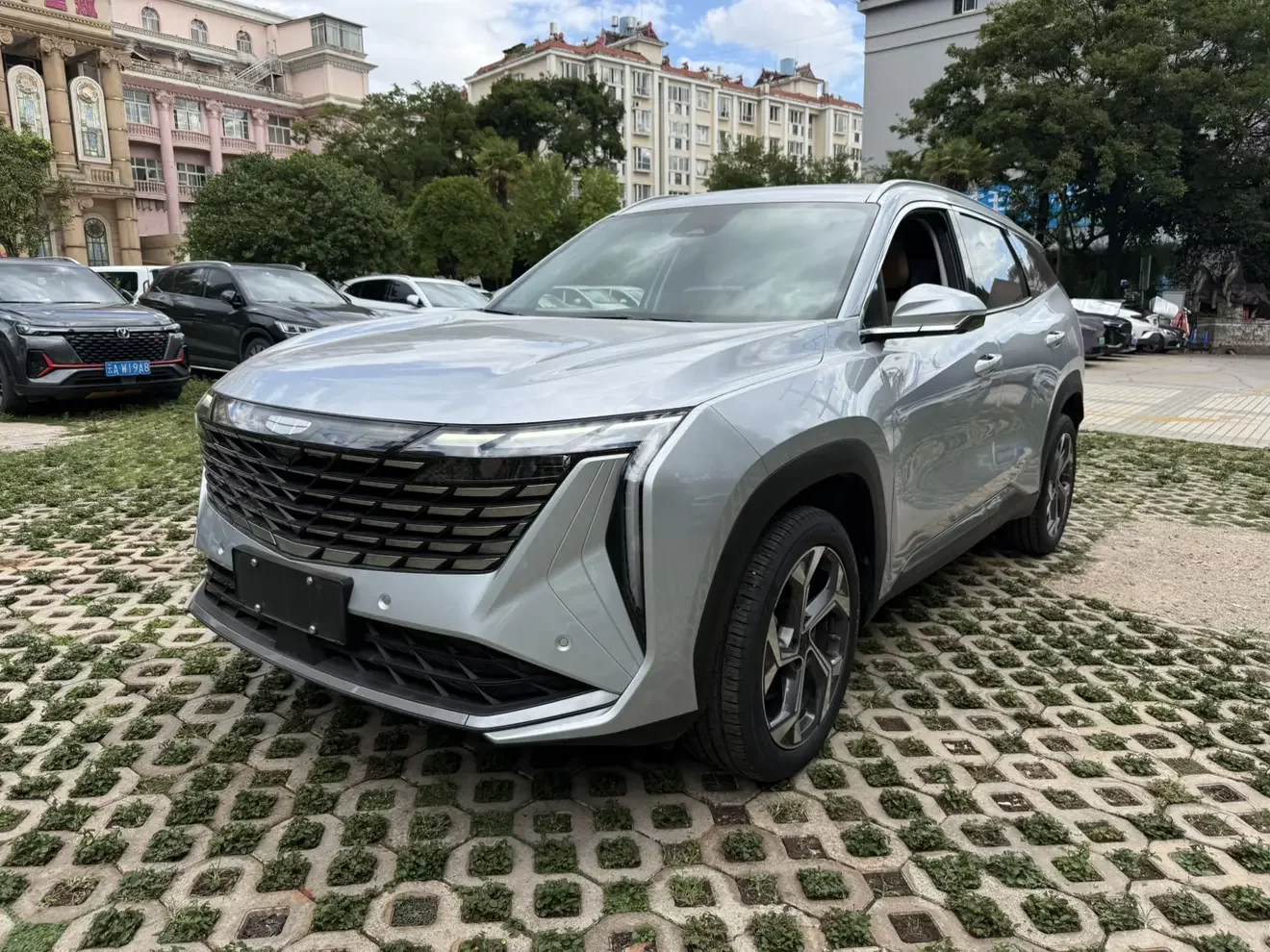 Geely Atlas L