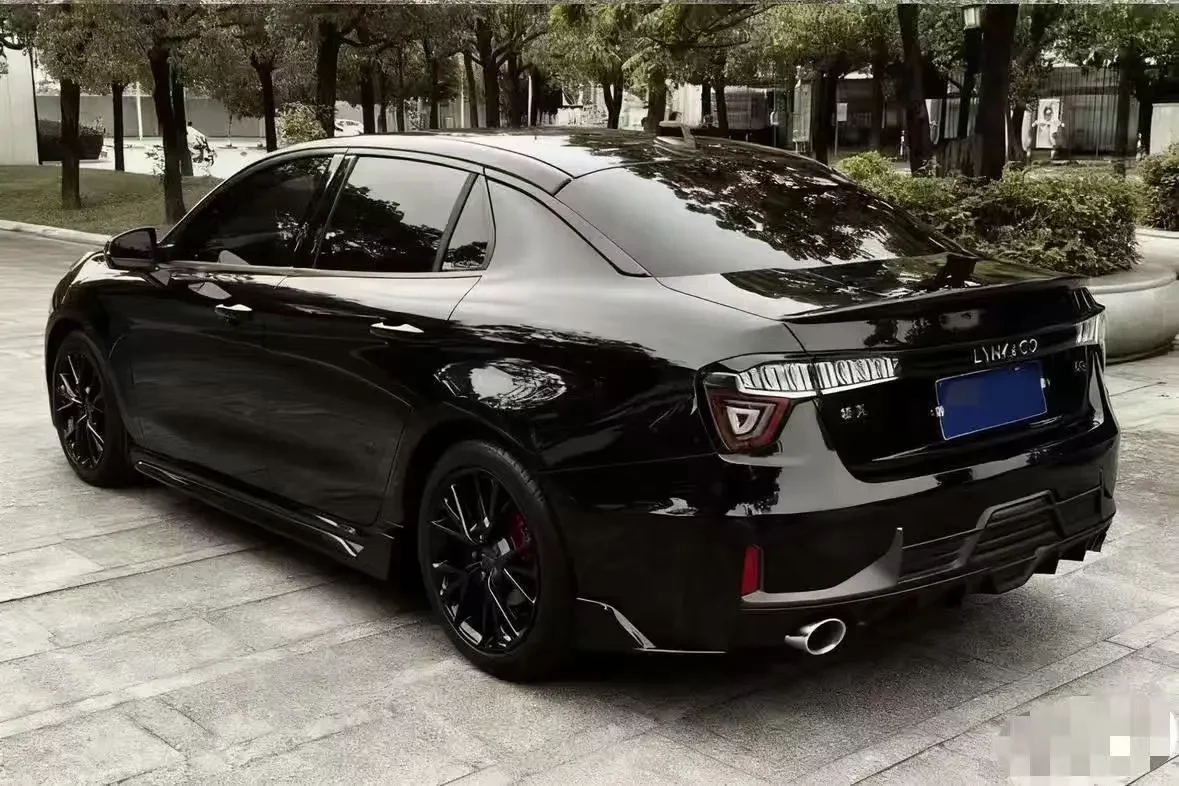 Lynk & Co 03