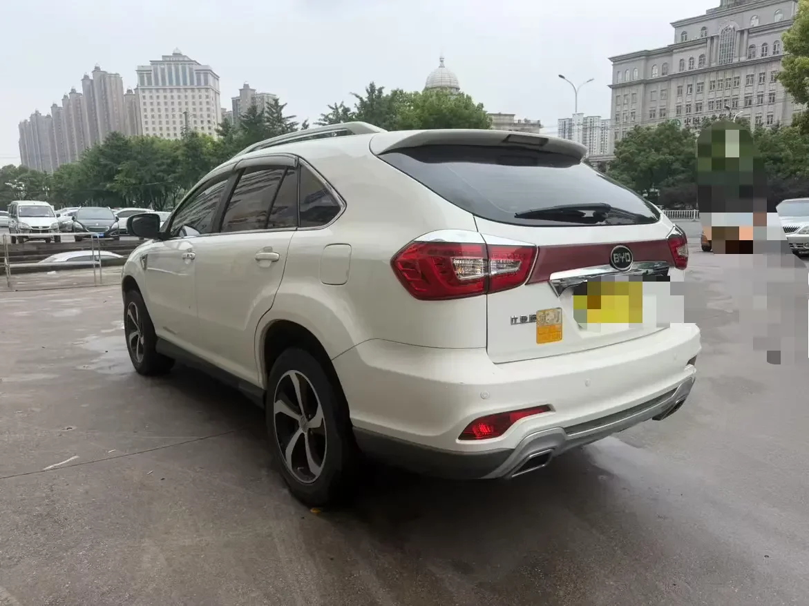 BYD S7