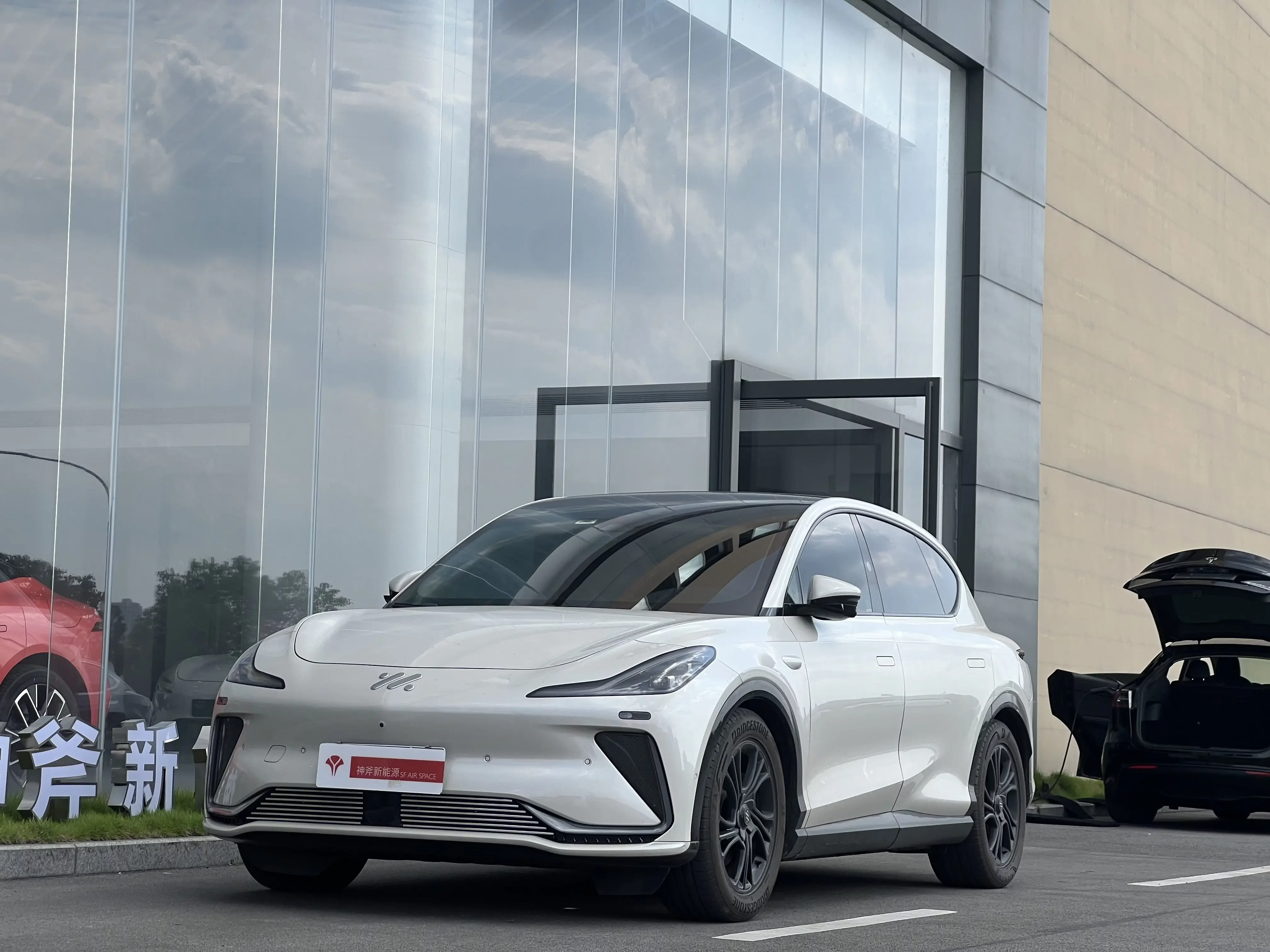 Zhiji LS7  из Китая