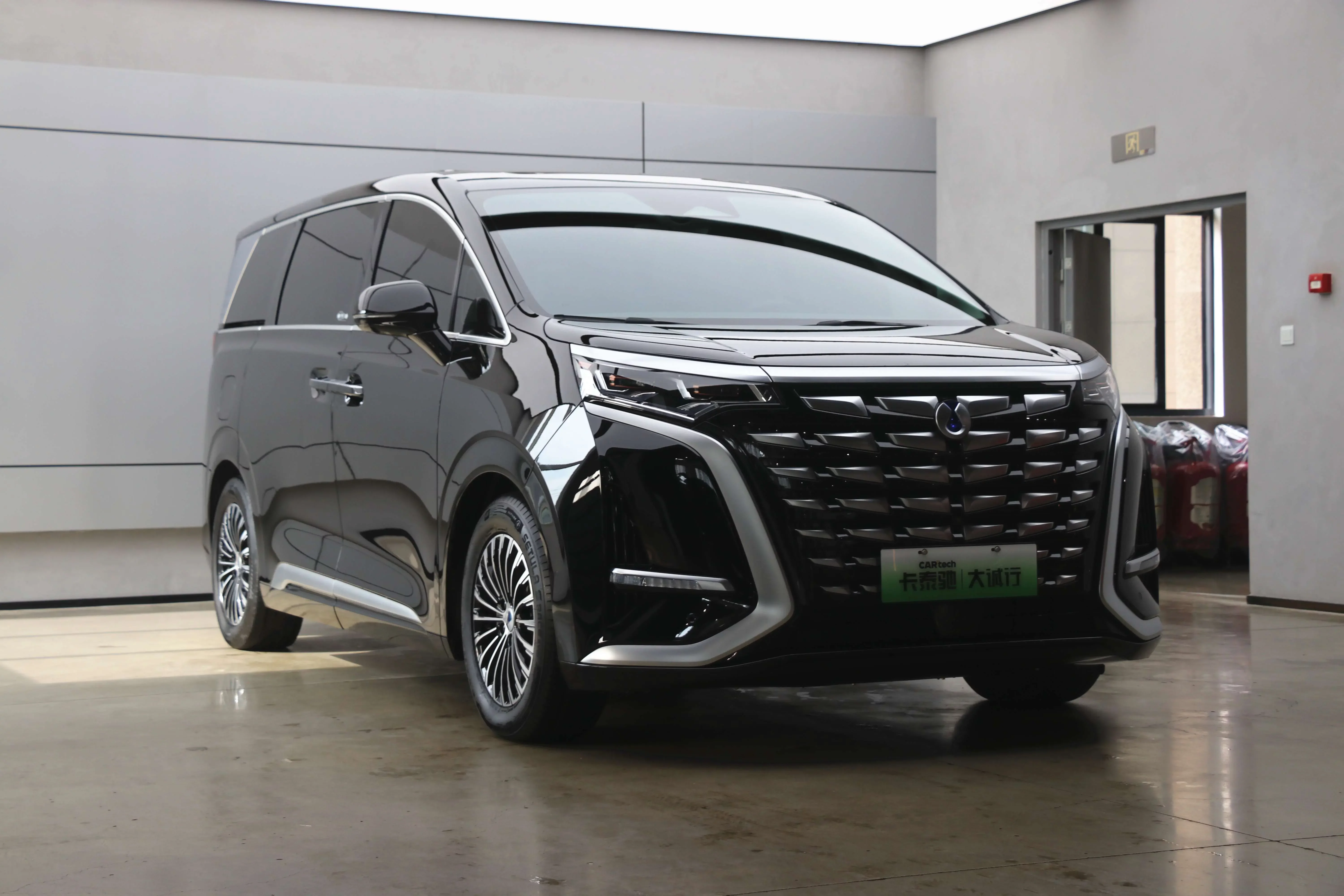 Denza D9 DM