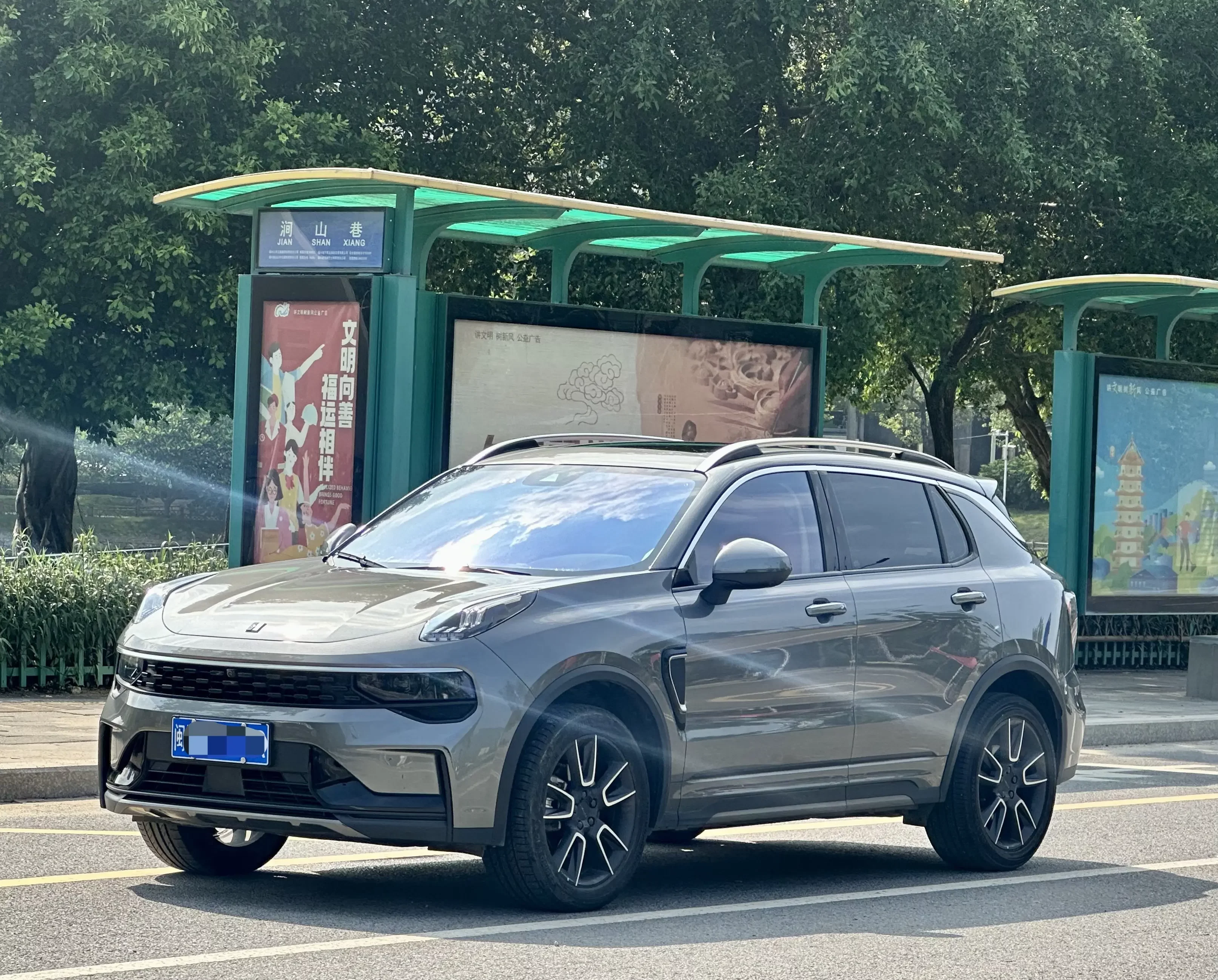 Lynk & Co 01