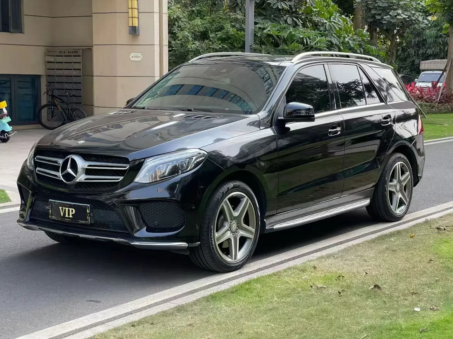 Mercedes-Benz GLE (Imported)