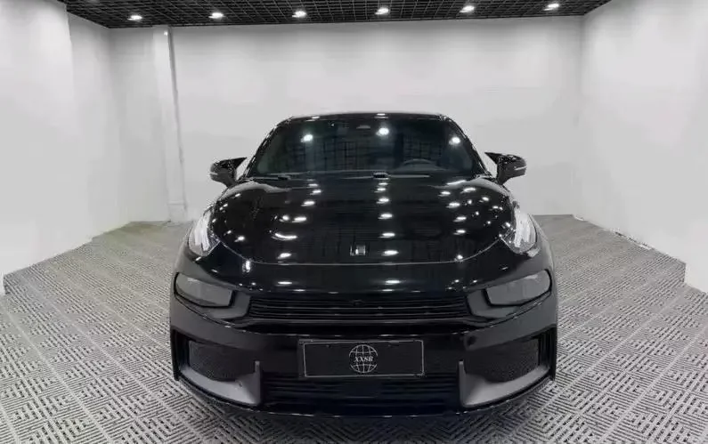 Lynk & Co 03