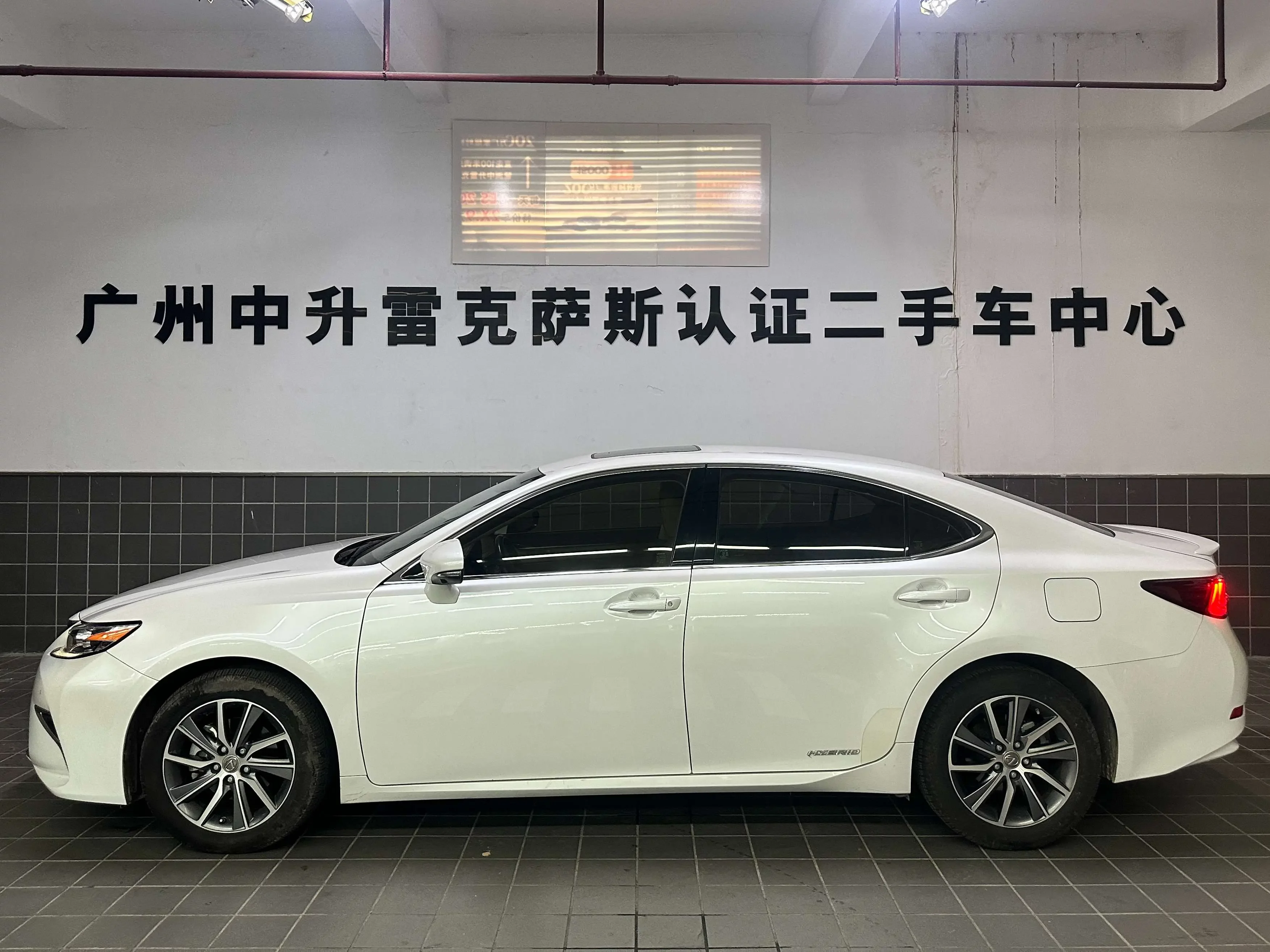 Lexus ES
